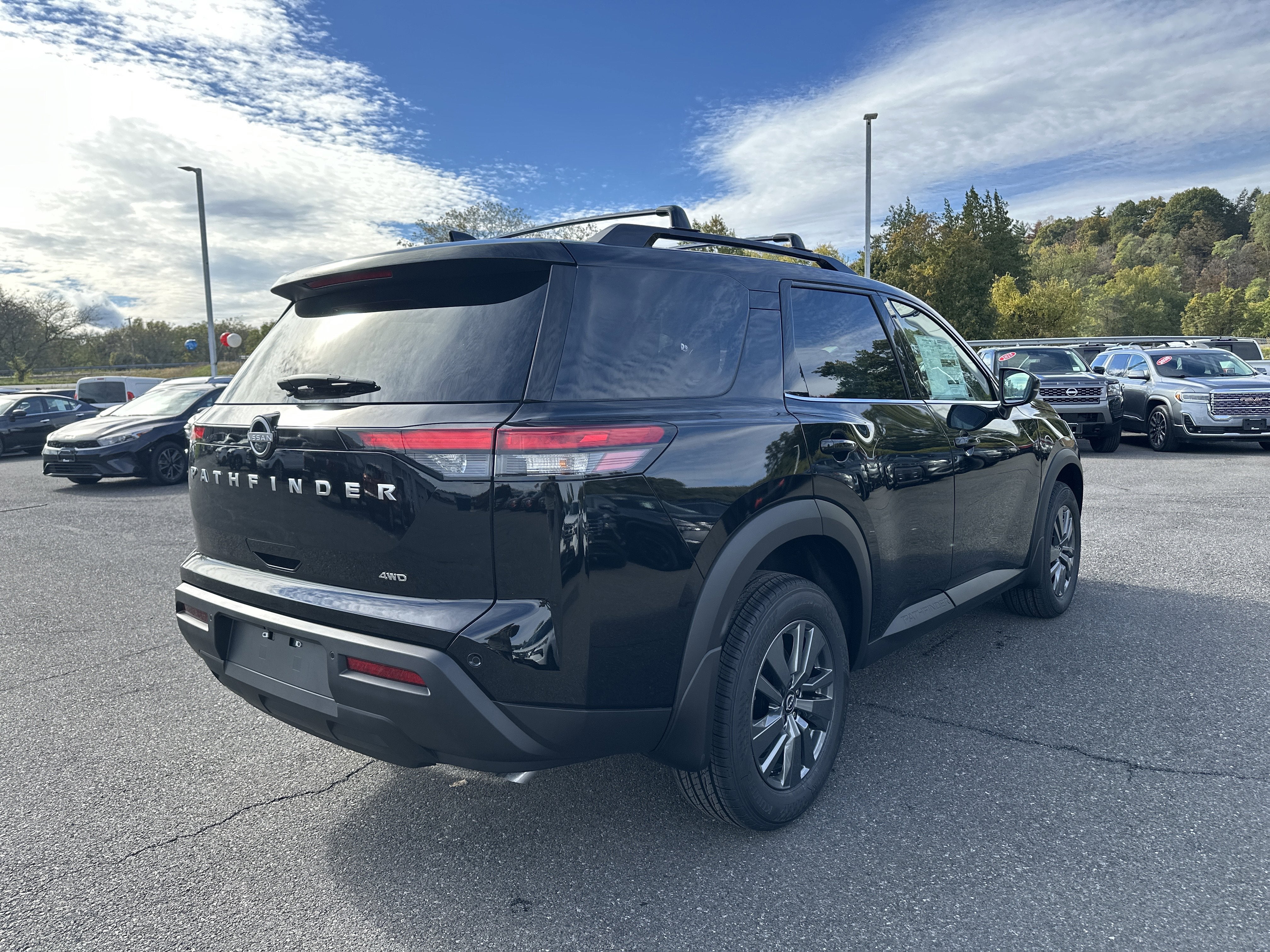 2025 Nissan Pathfinder SV