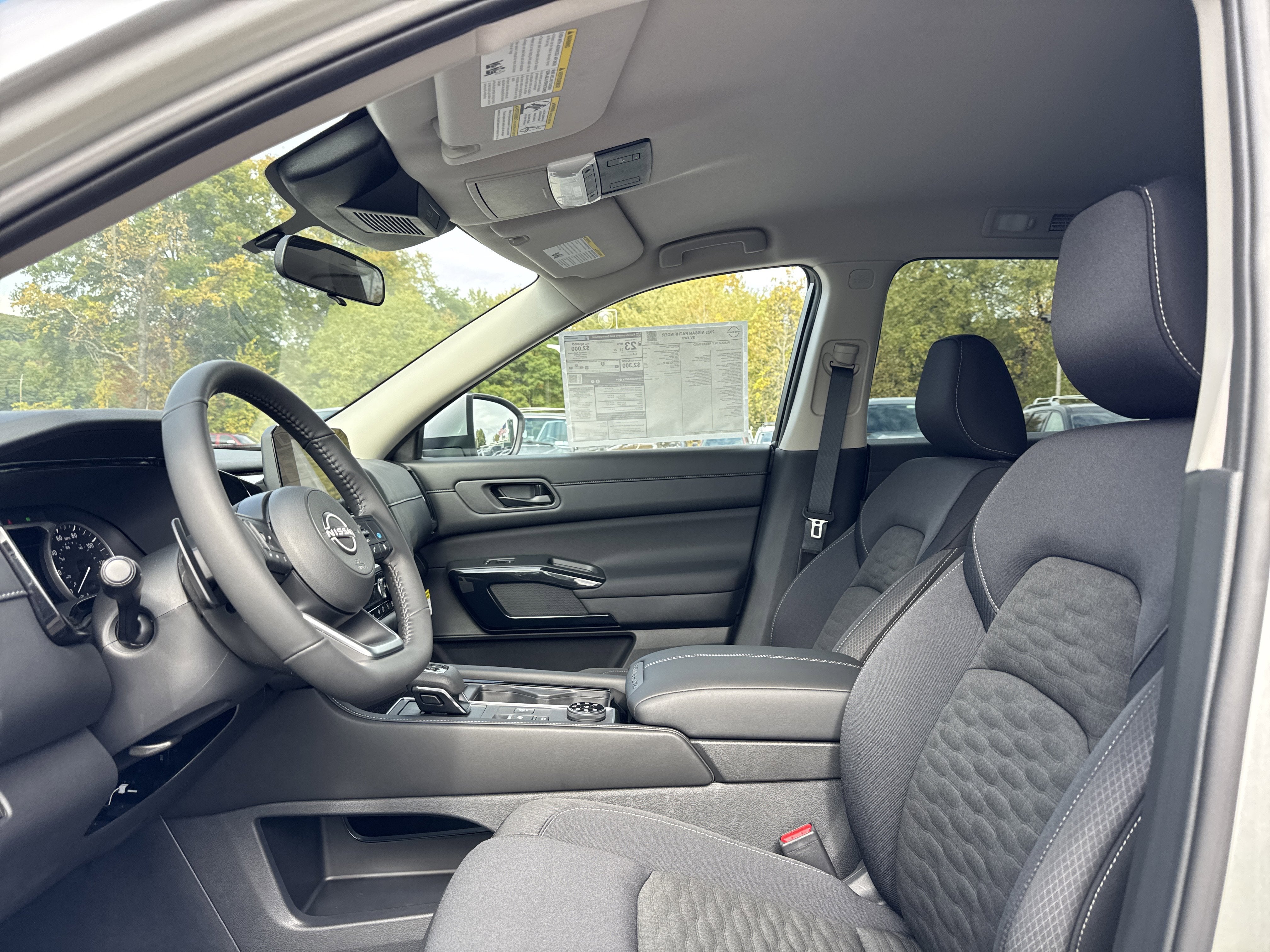 2025 Nissan Pathfinder SV