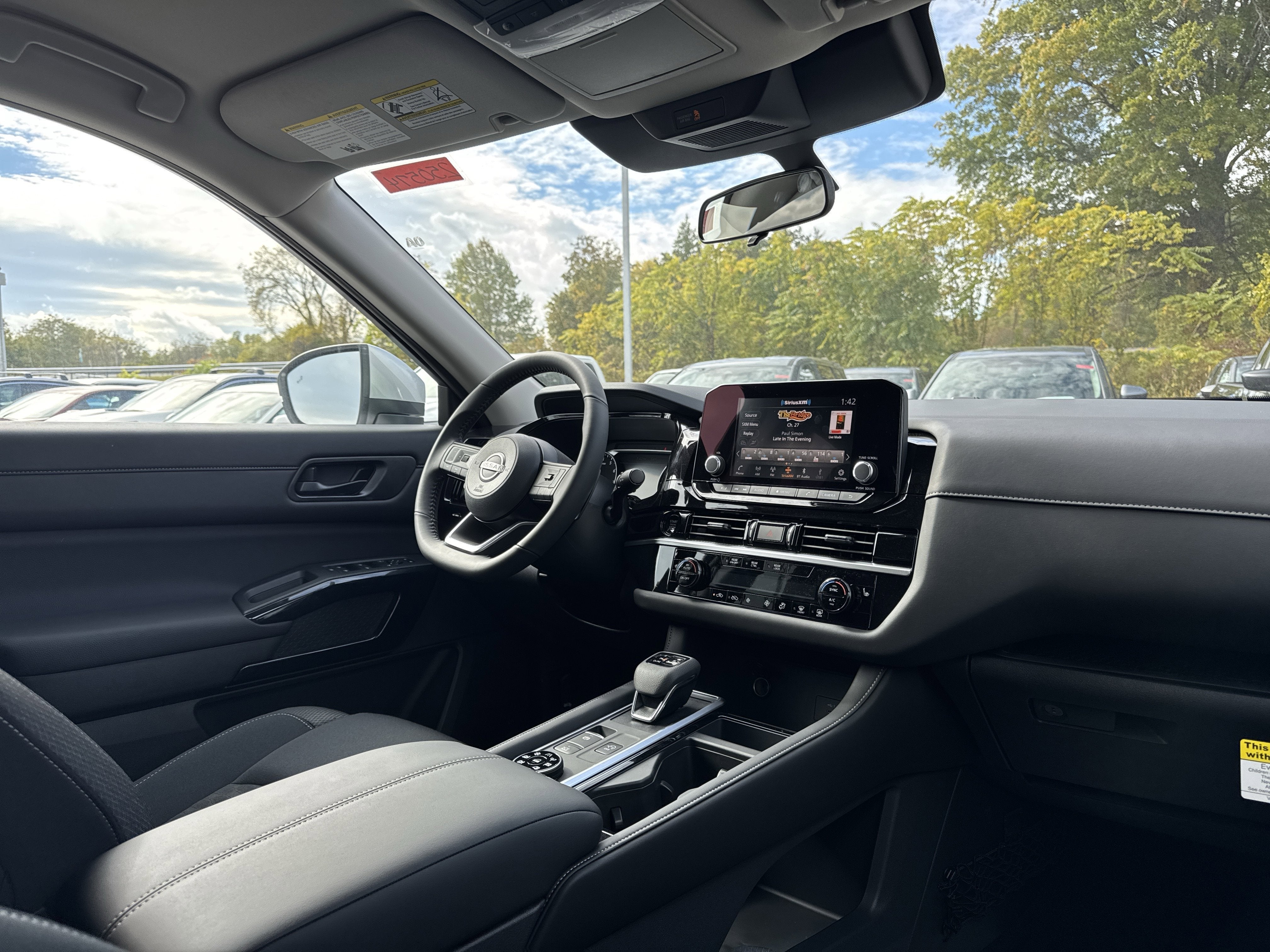 2025 Nissan Pathfinder SV