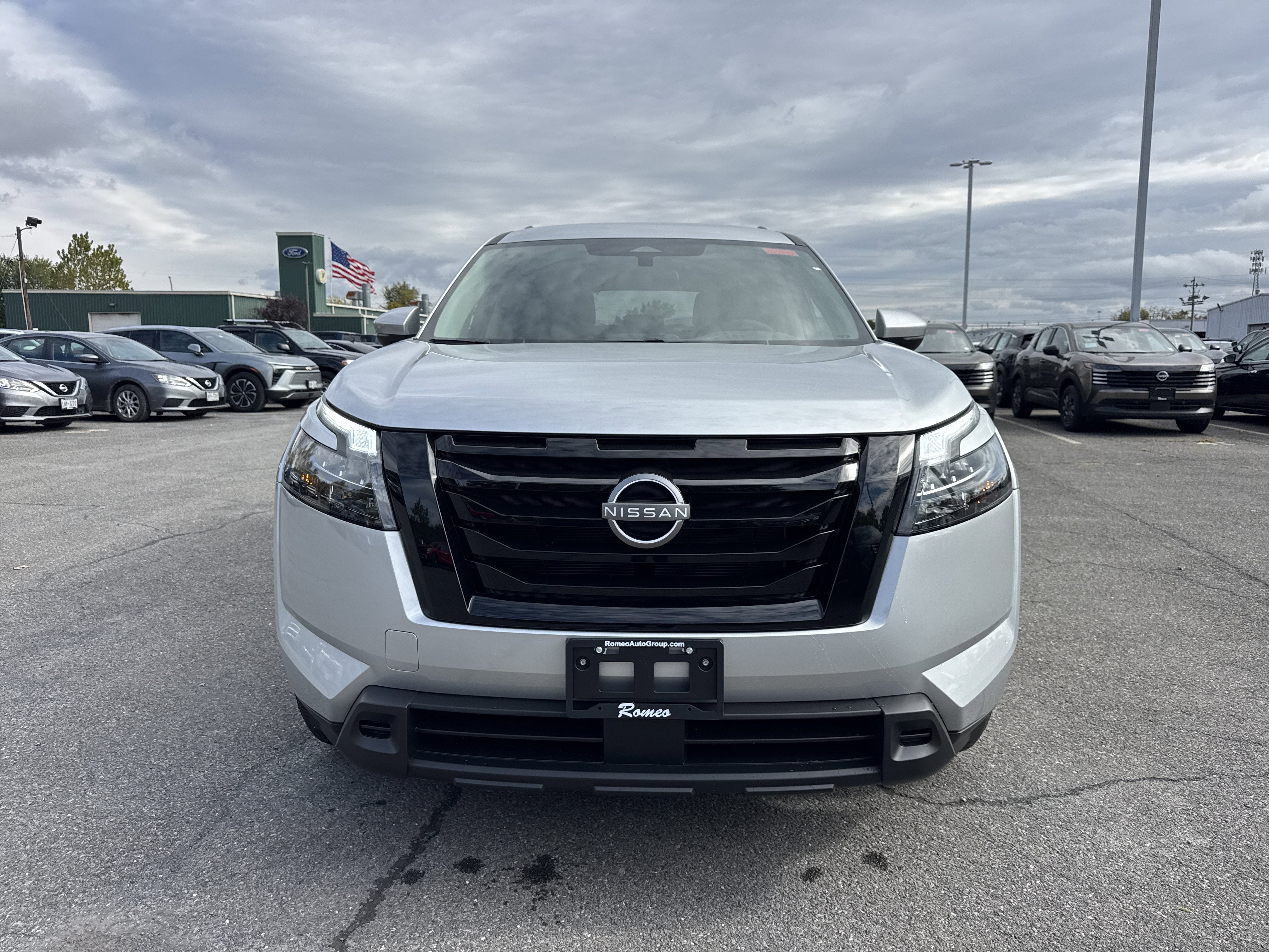 2025 Nissan Pathfinder SV