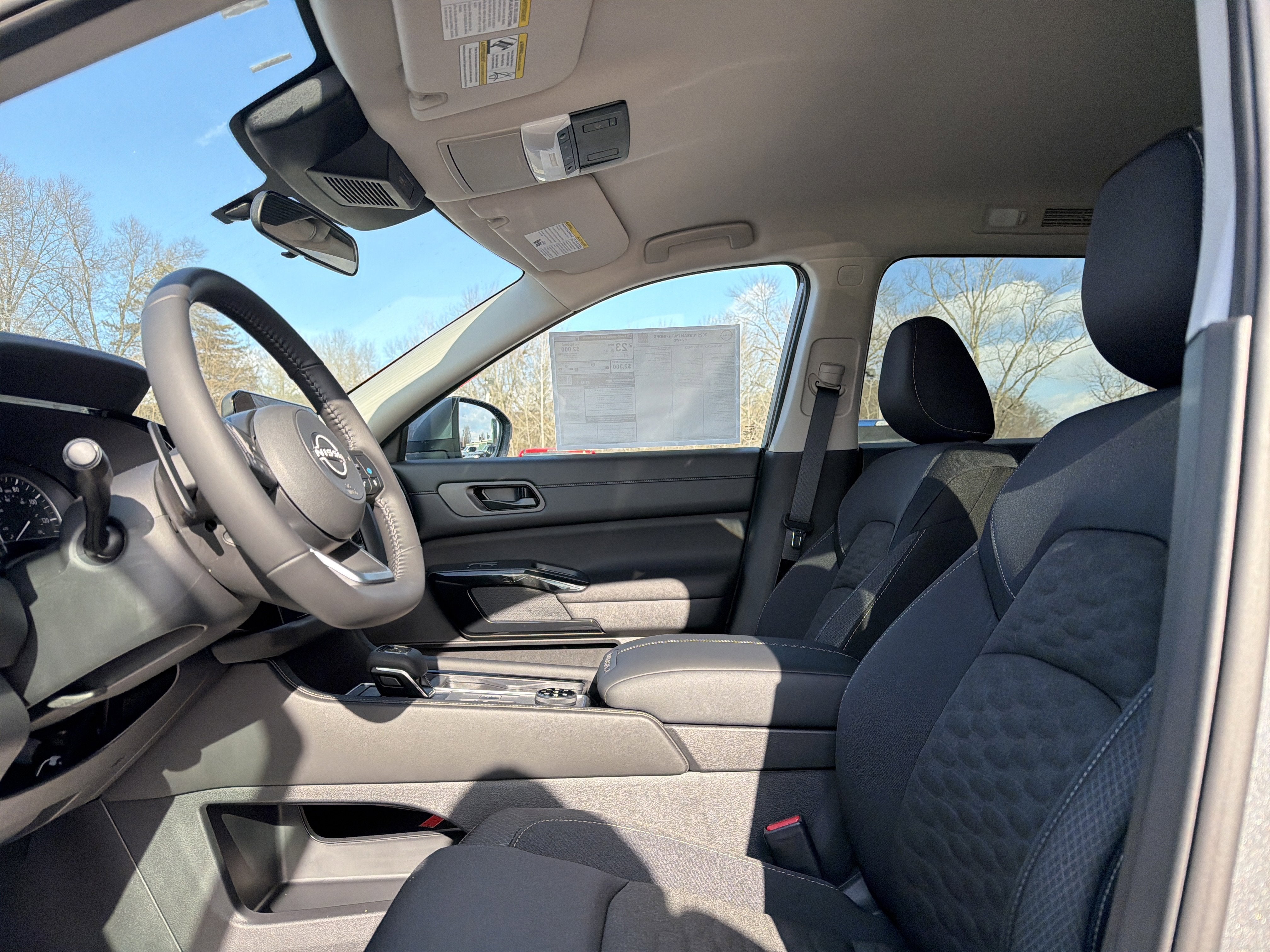 2025 Nissan Pathfinder SV