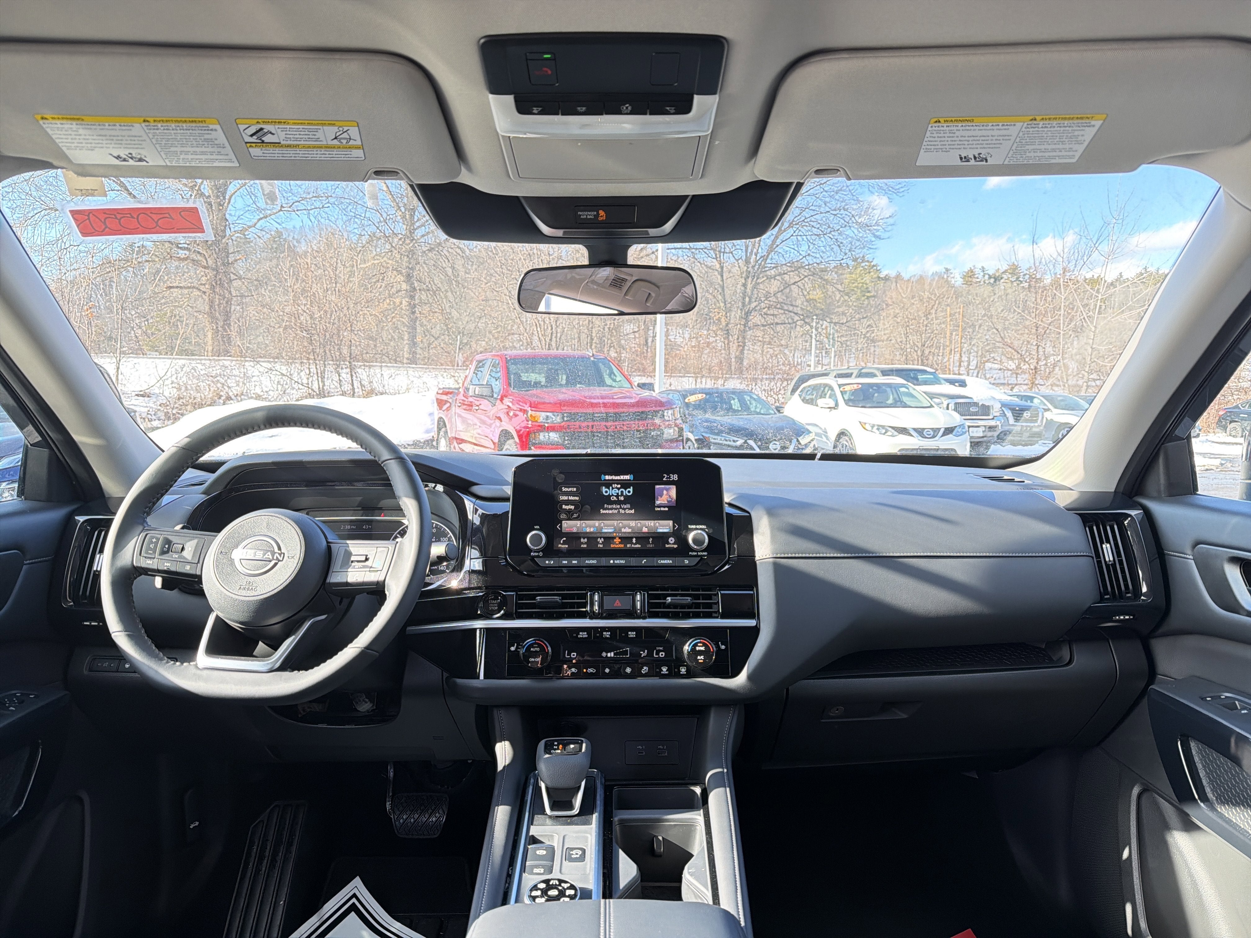 2025 Nissan Pathfinder SV