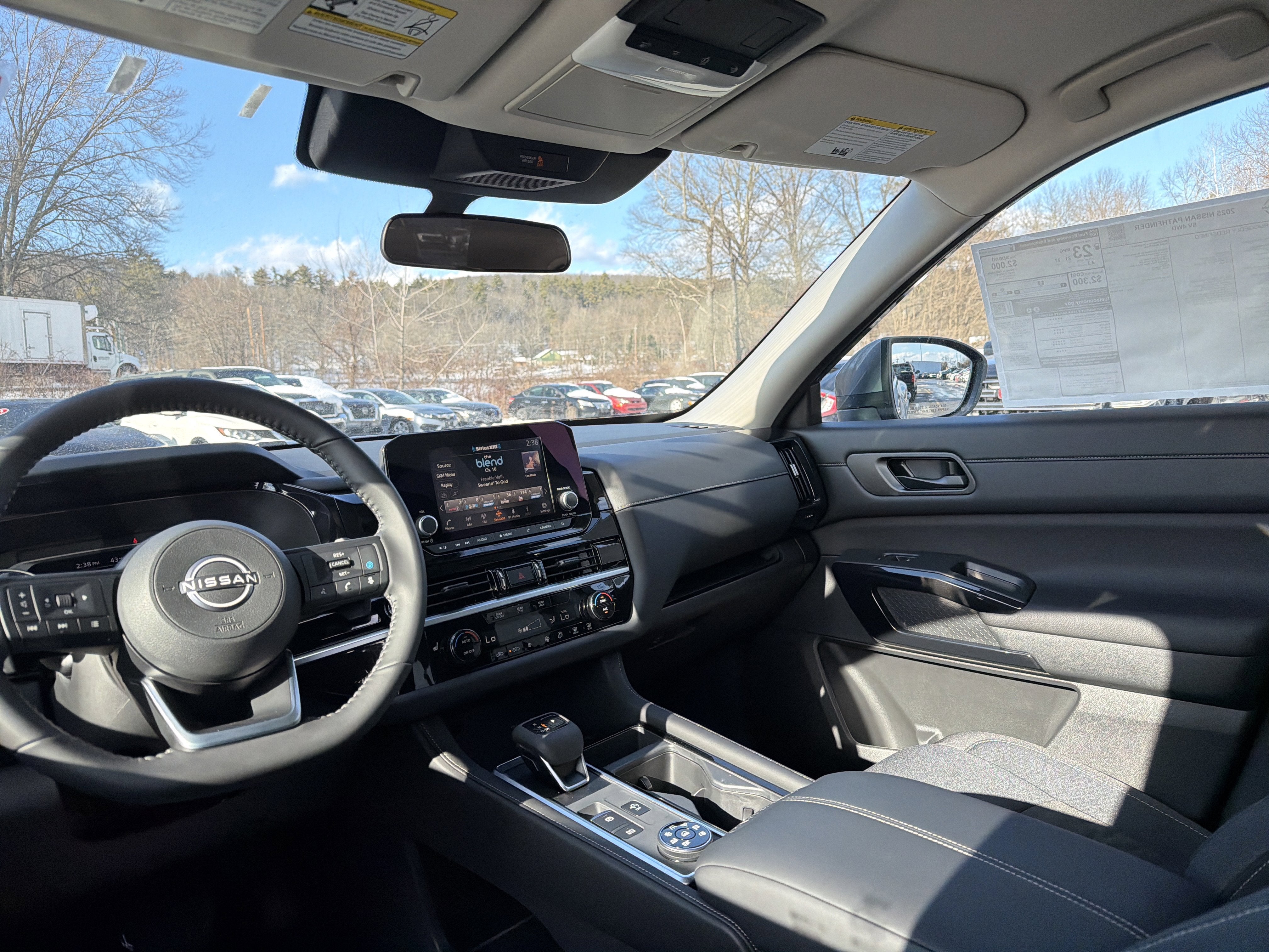 2025 Nissan Pathfinder SV