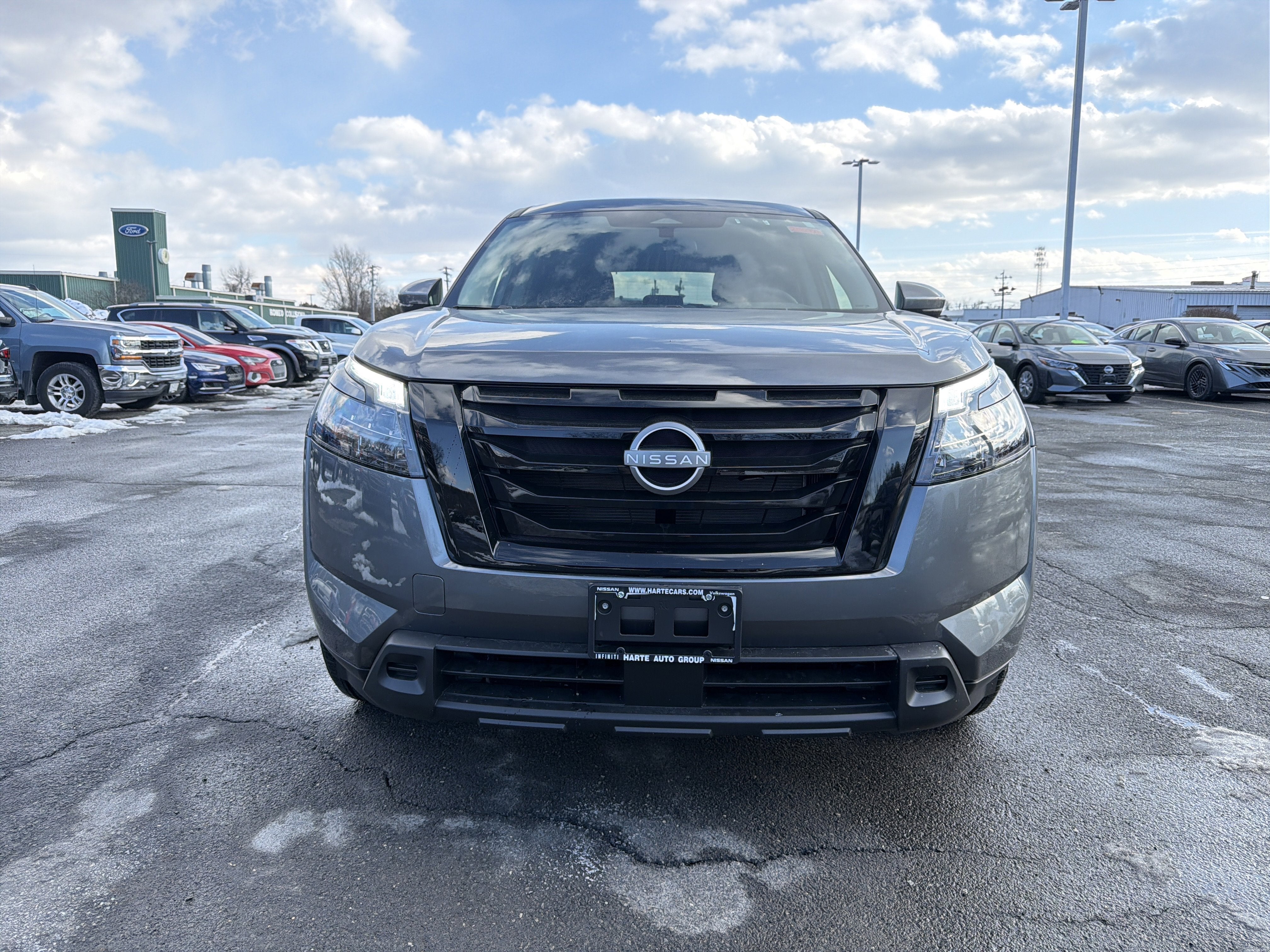 2025 Nissan Pathfinder SV