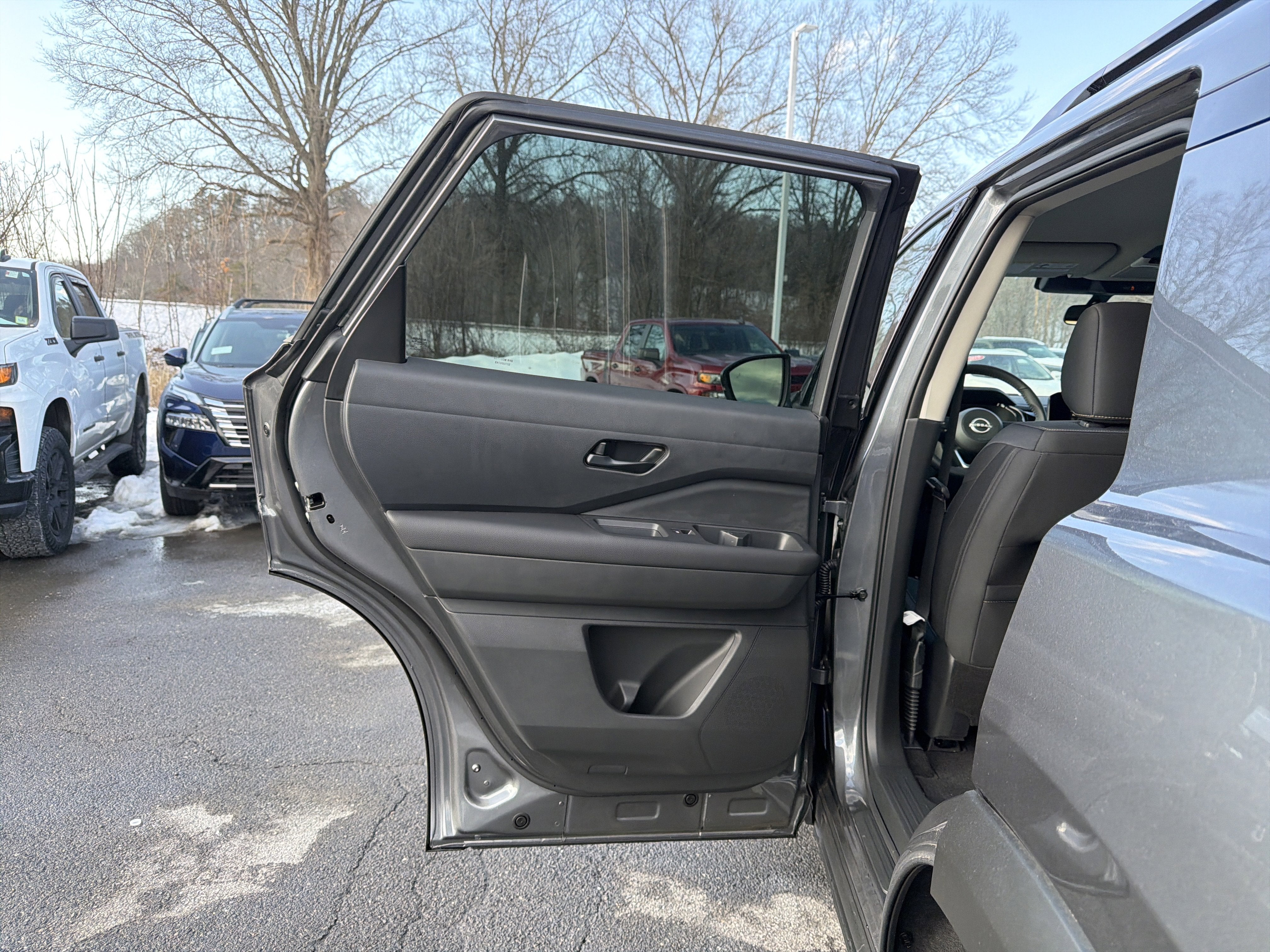 2025 Nissan Pathfinder SV