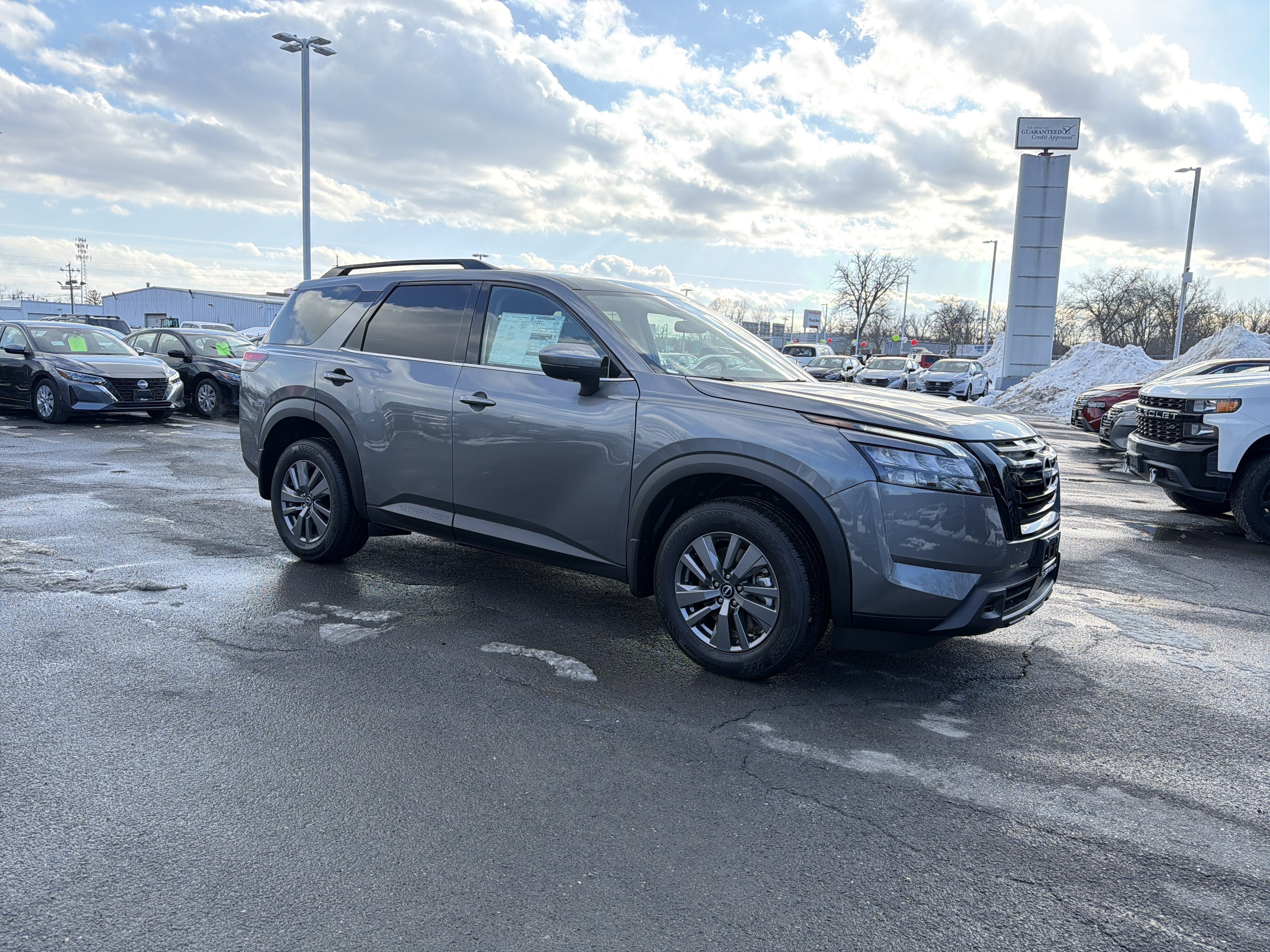 2025 Nissan Pathfinder SV