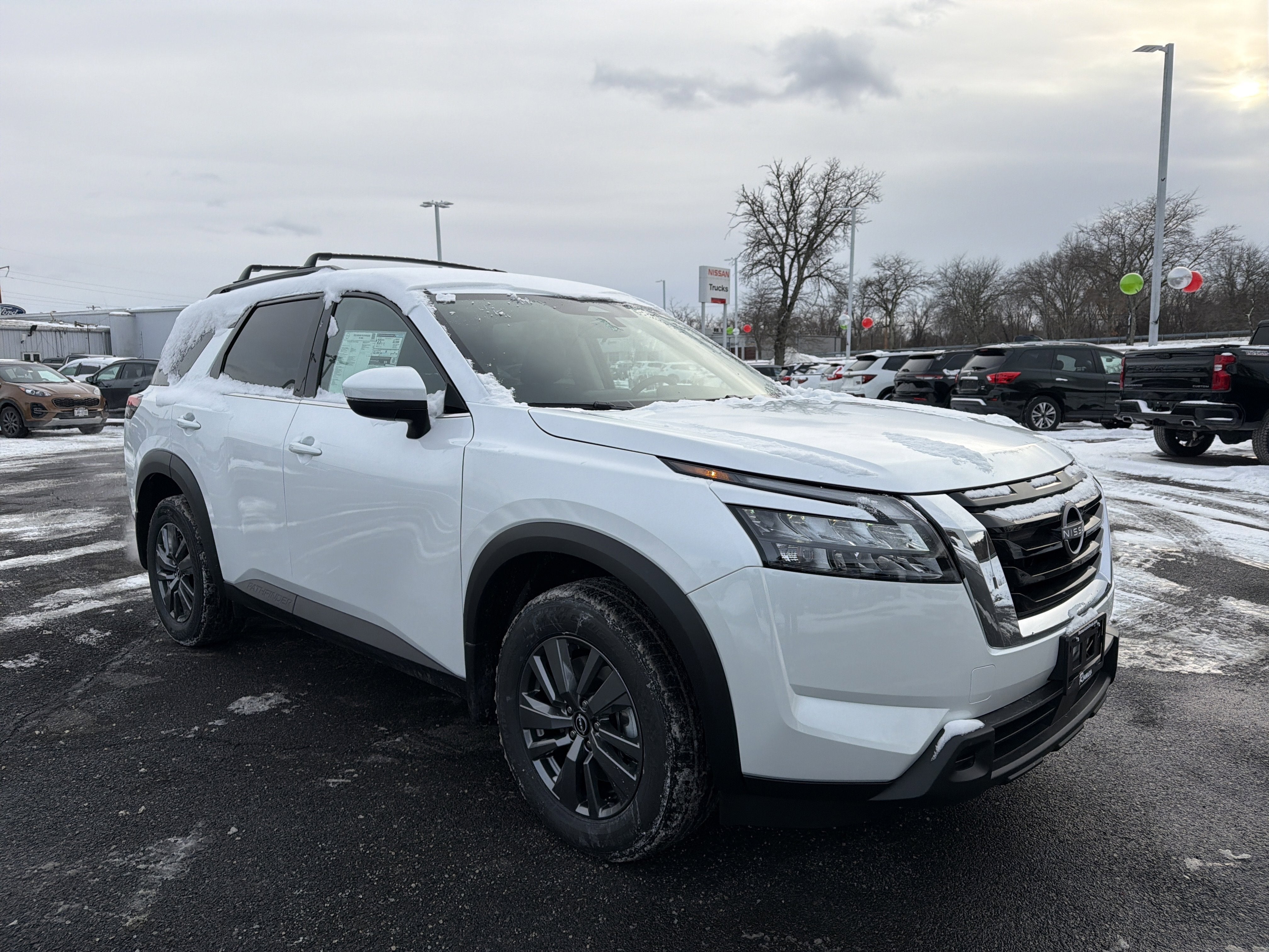 2025 Nissan Pathfinder SV