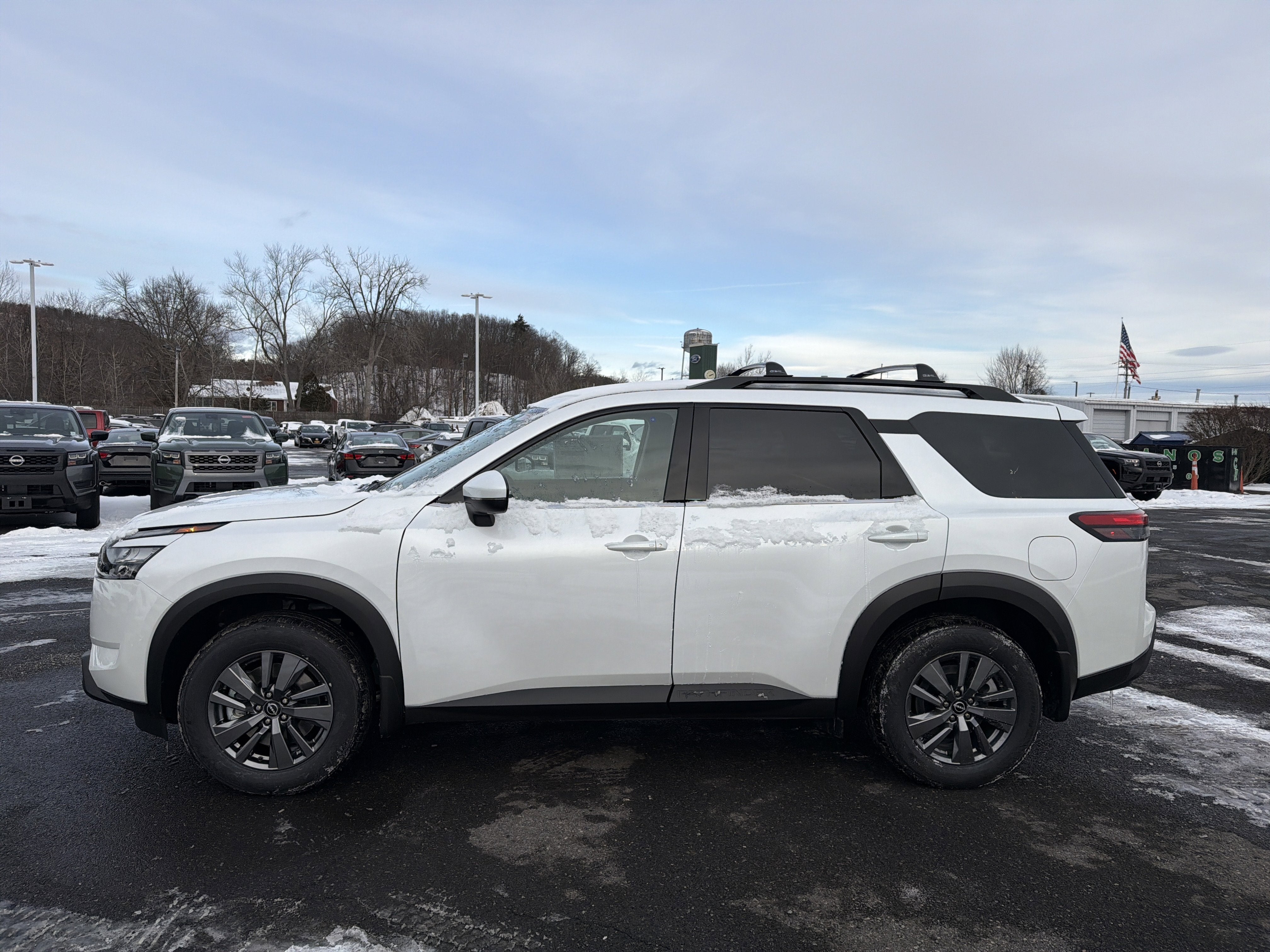 2025 Nissan Pathfinder SV