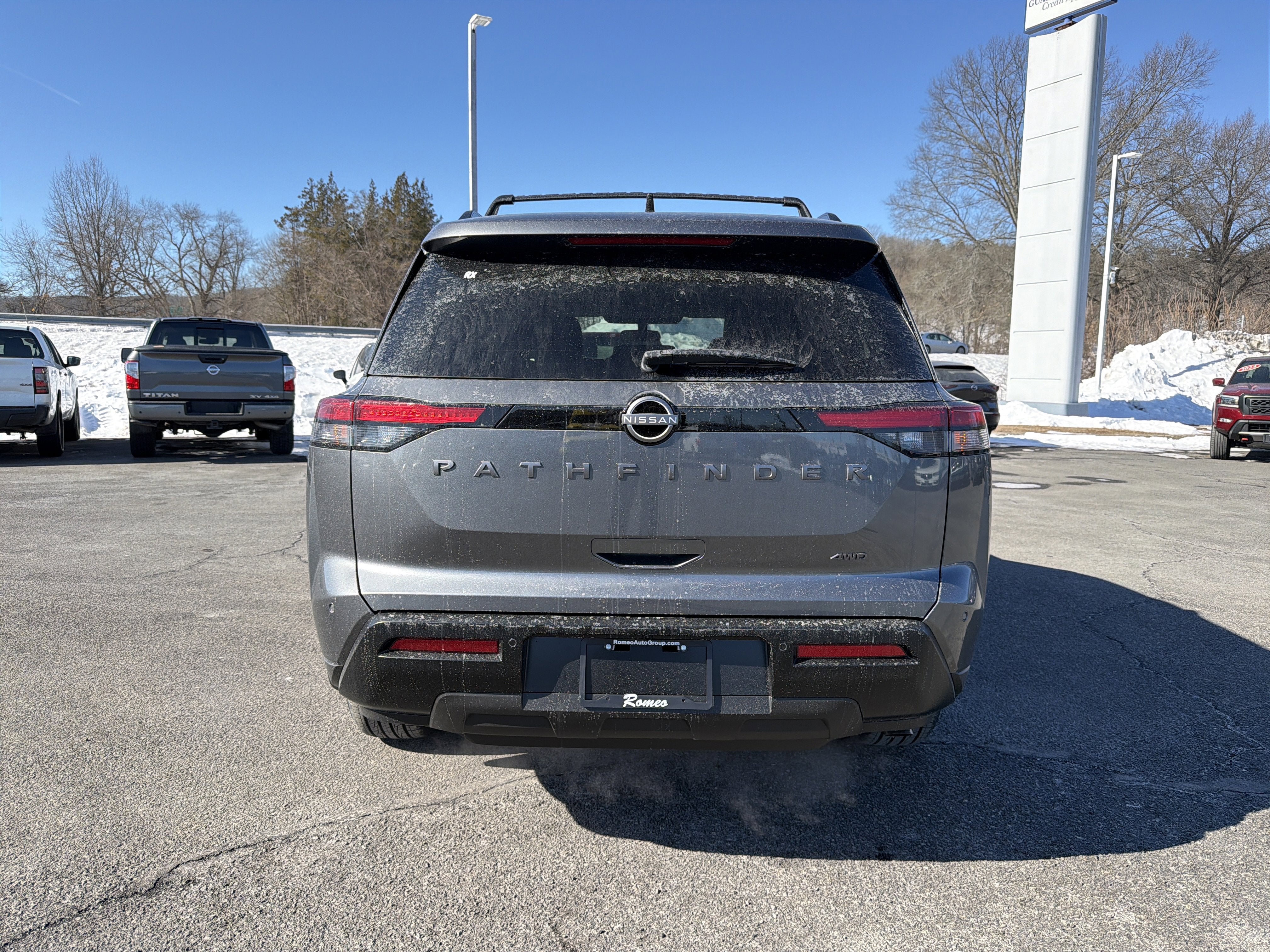 2026 Nissan Pathfinder SV