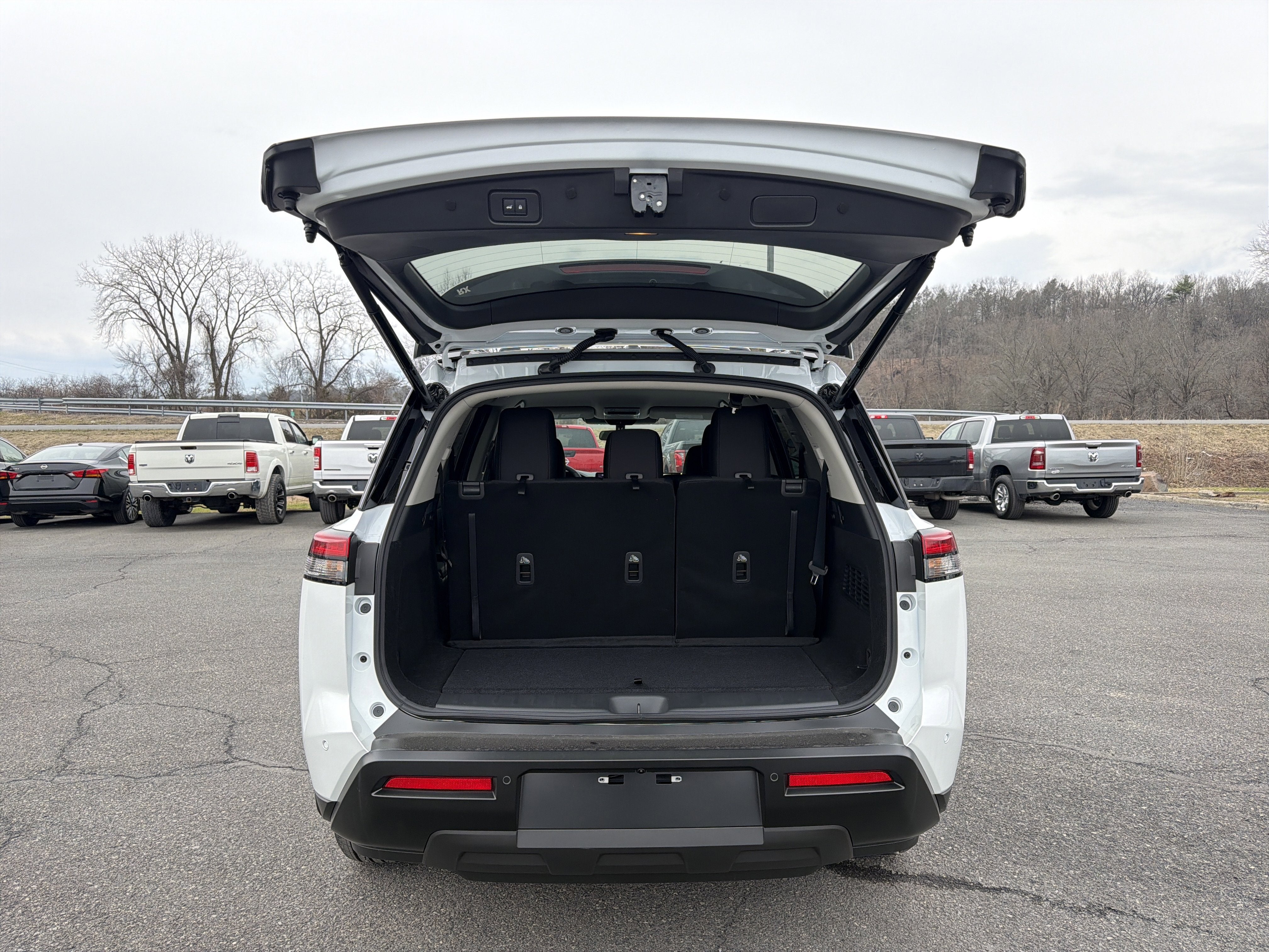 2026 Nissan Pathfinder SV