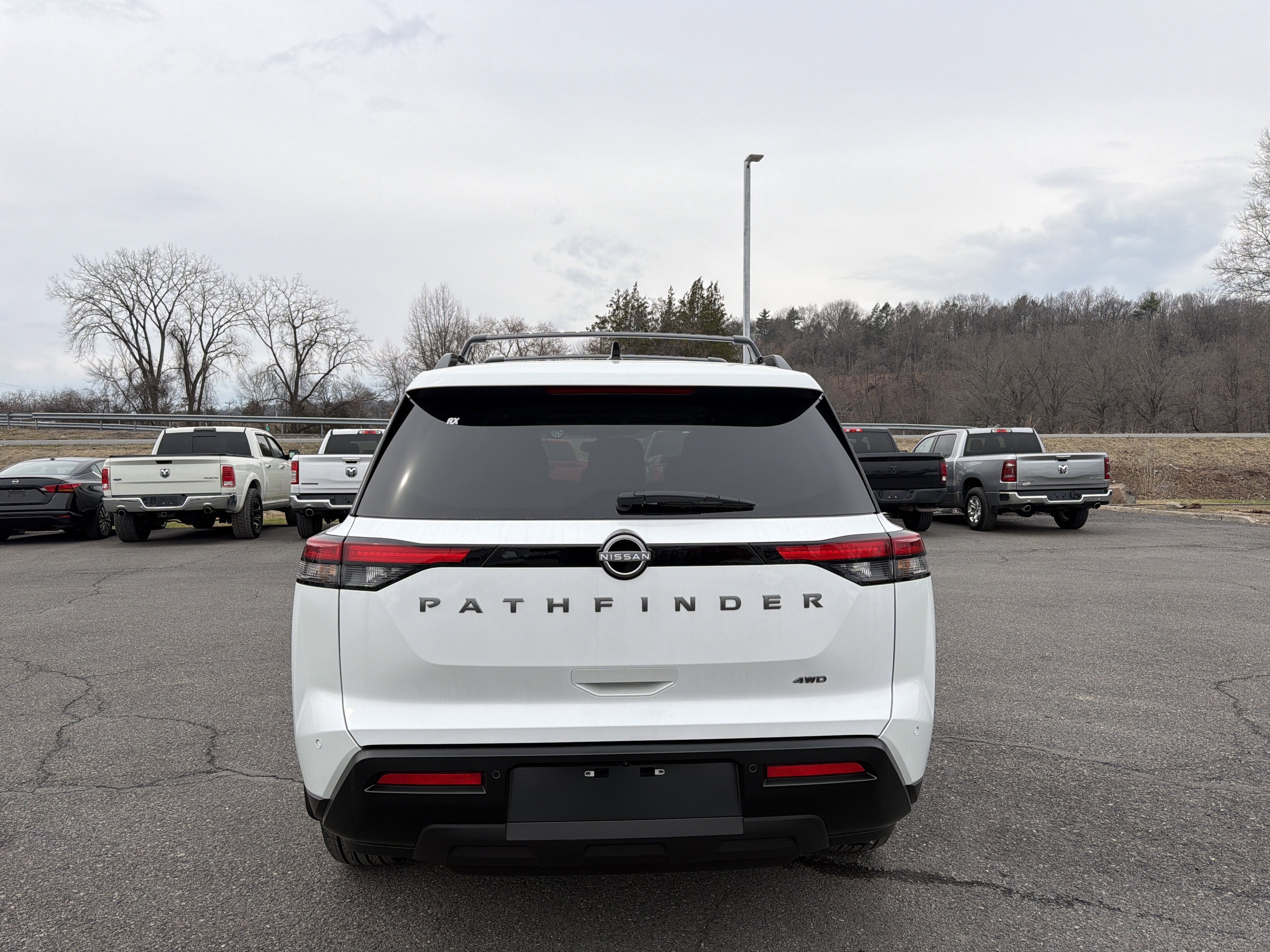 2026 Nissan Pathfinder SV