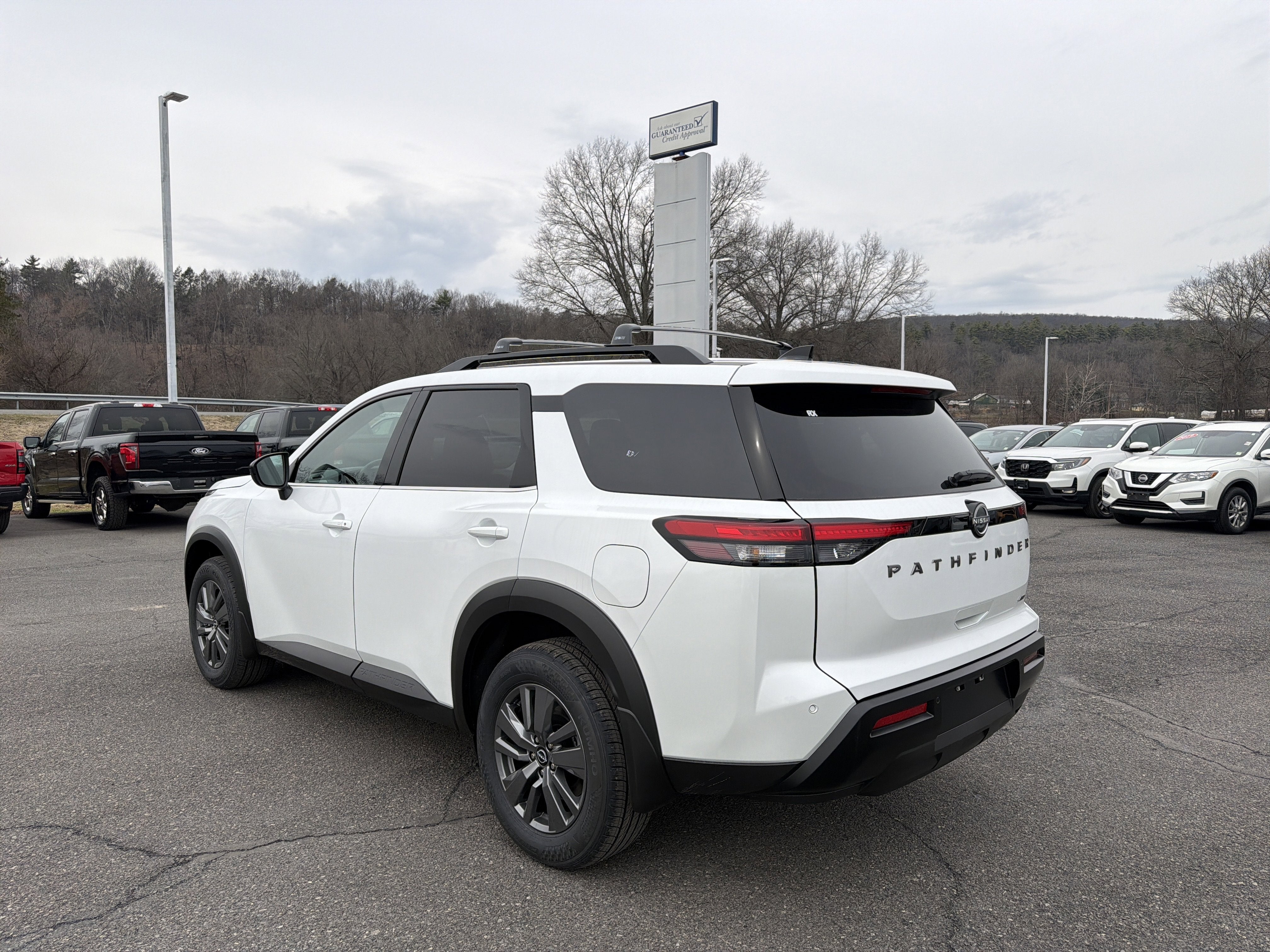 2026 Nissan Pathfinder SV