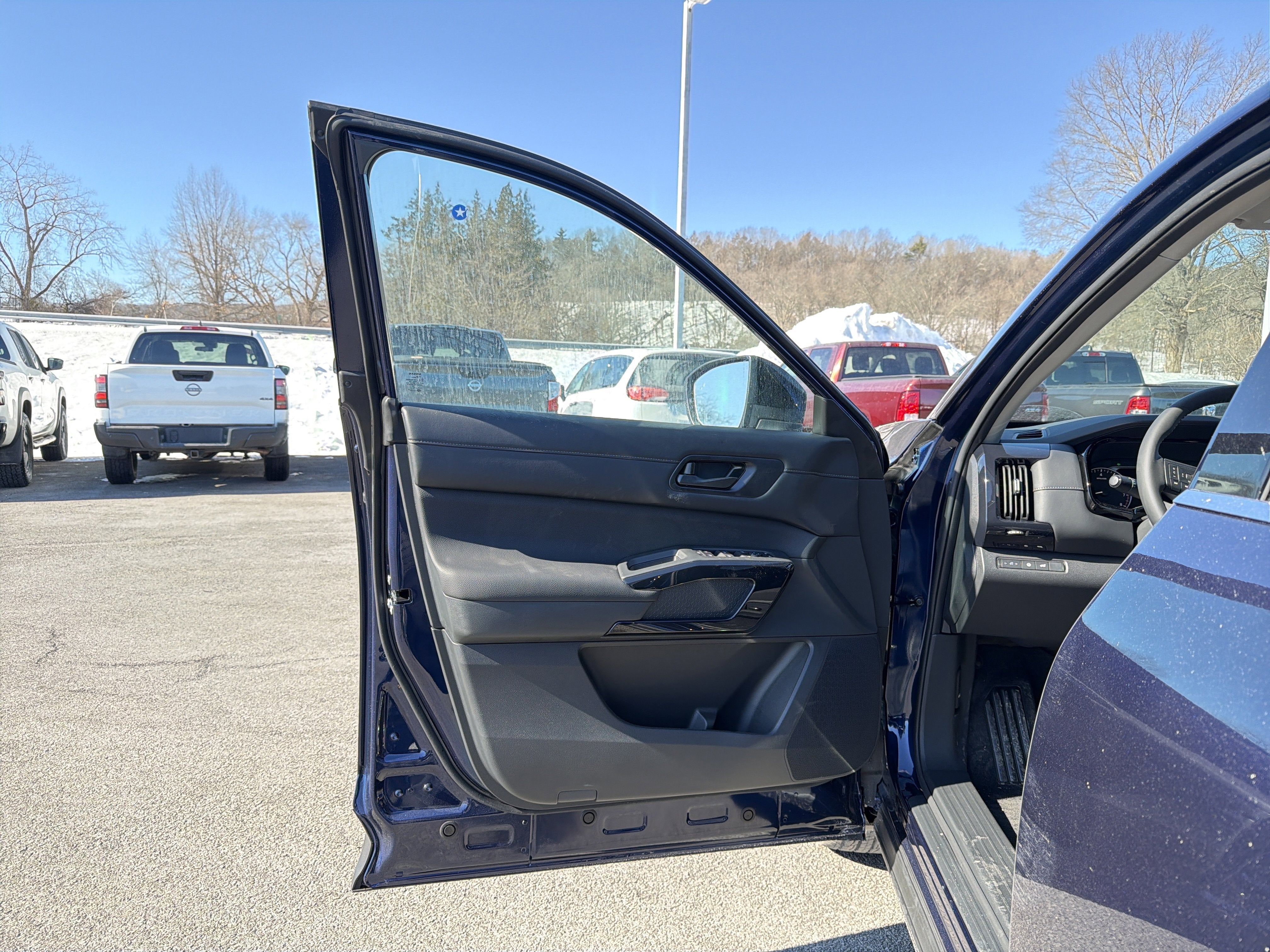 2026 Nissan Pathfinder SV