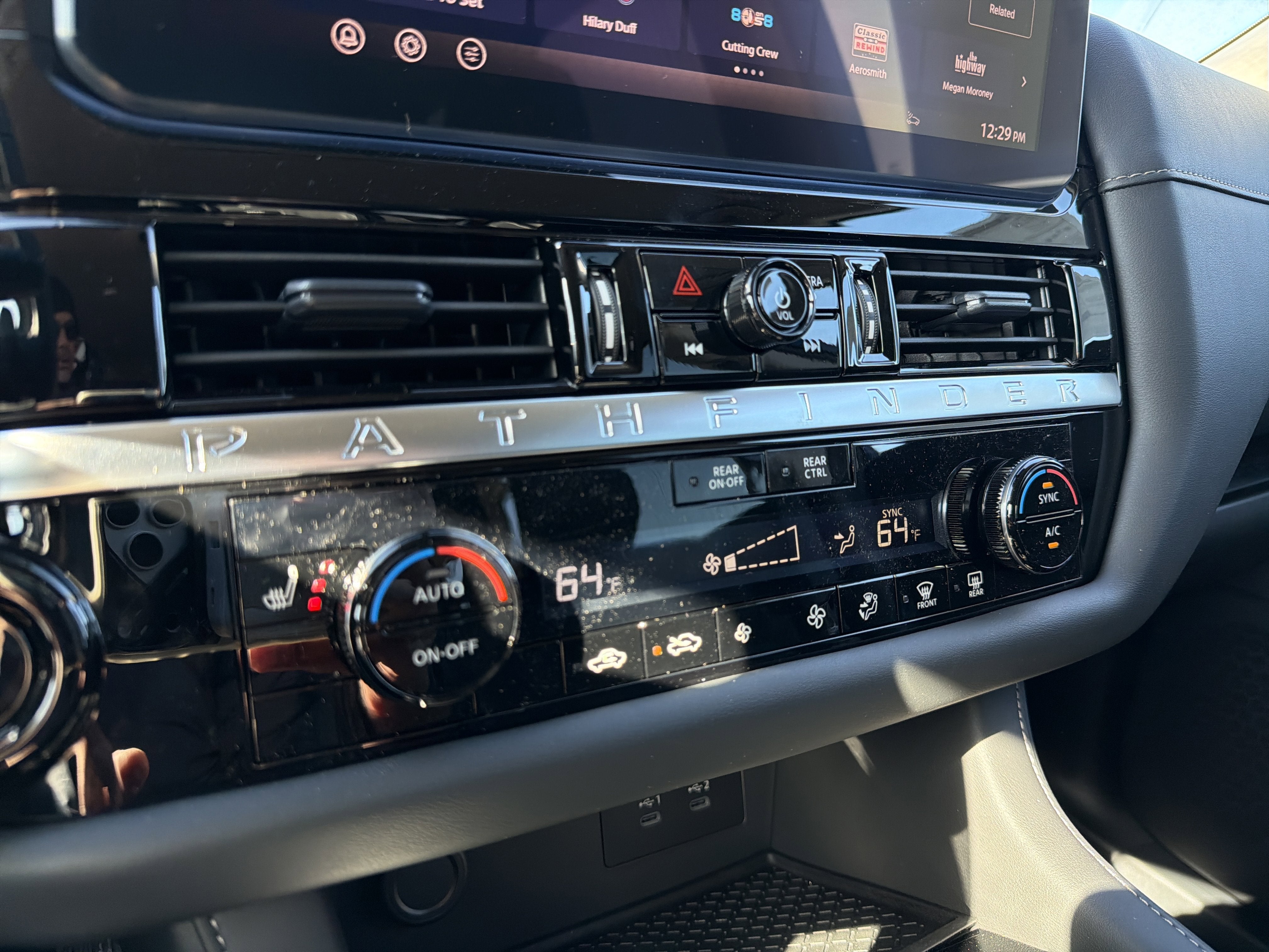 2026 Nissan Pathfinder SV