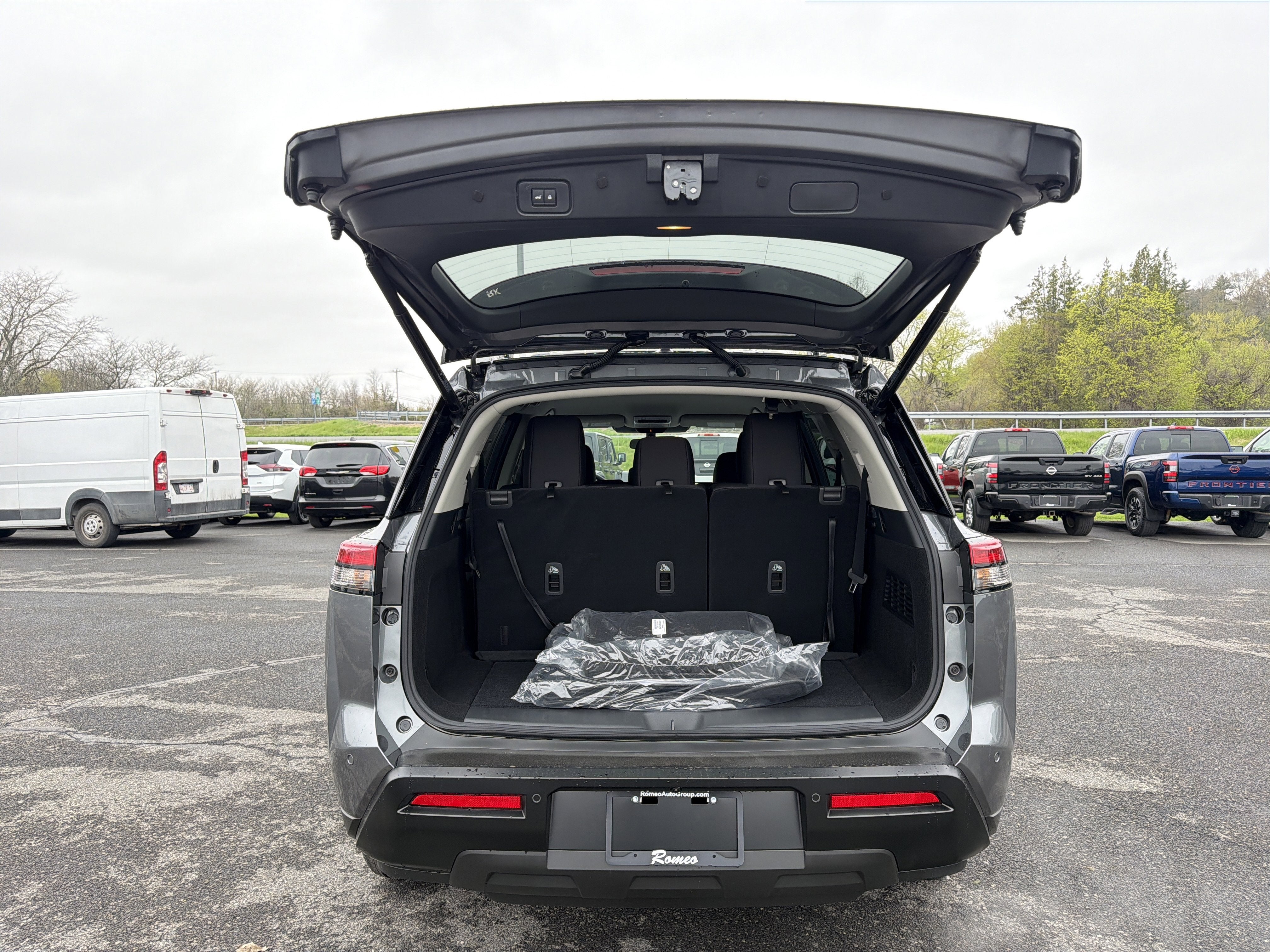 2026 Nissan Pathfinder SV