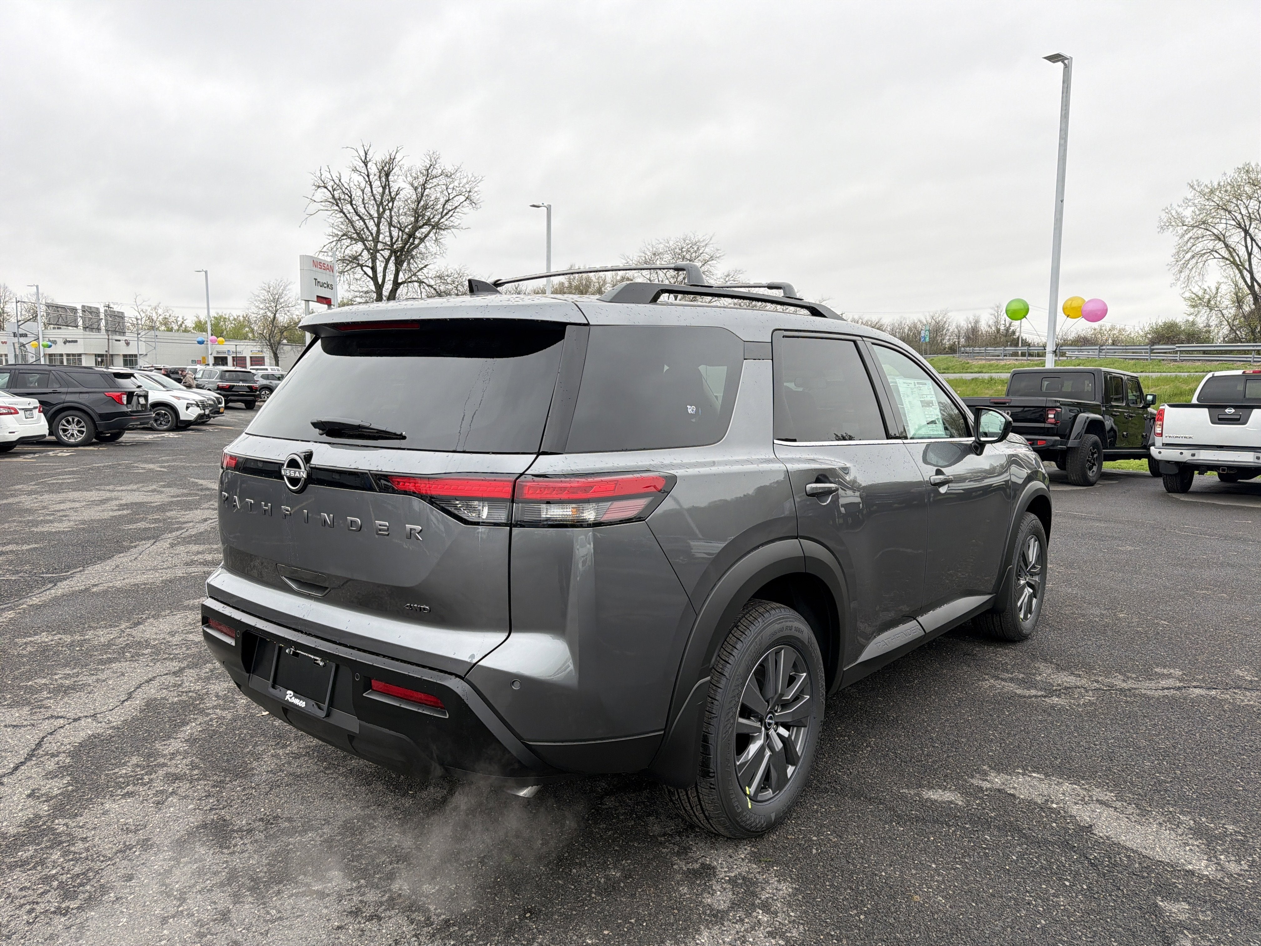 2026 Nissan Pathfinder SV