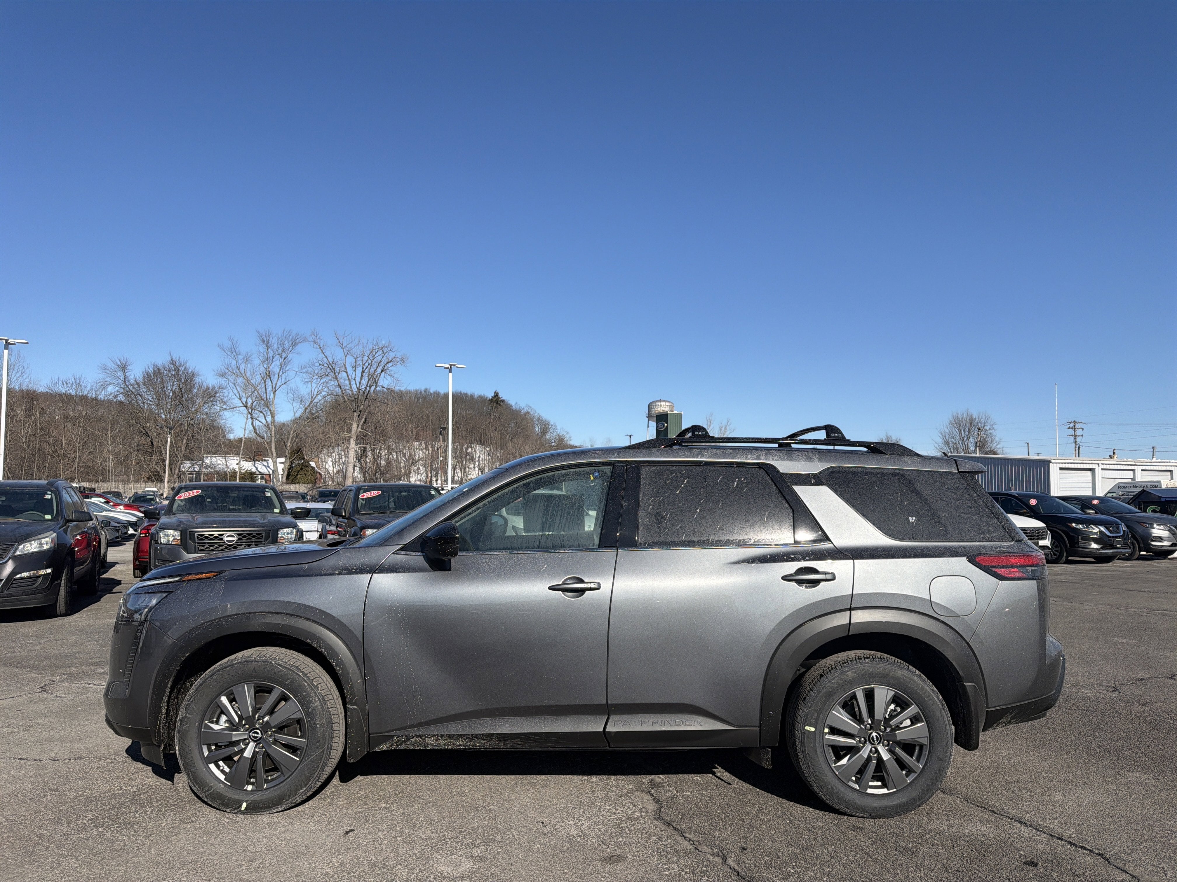 2026 Nissan Pathfinder SV