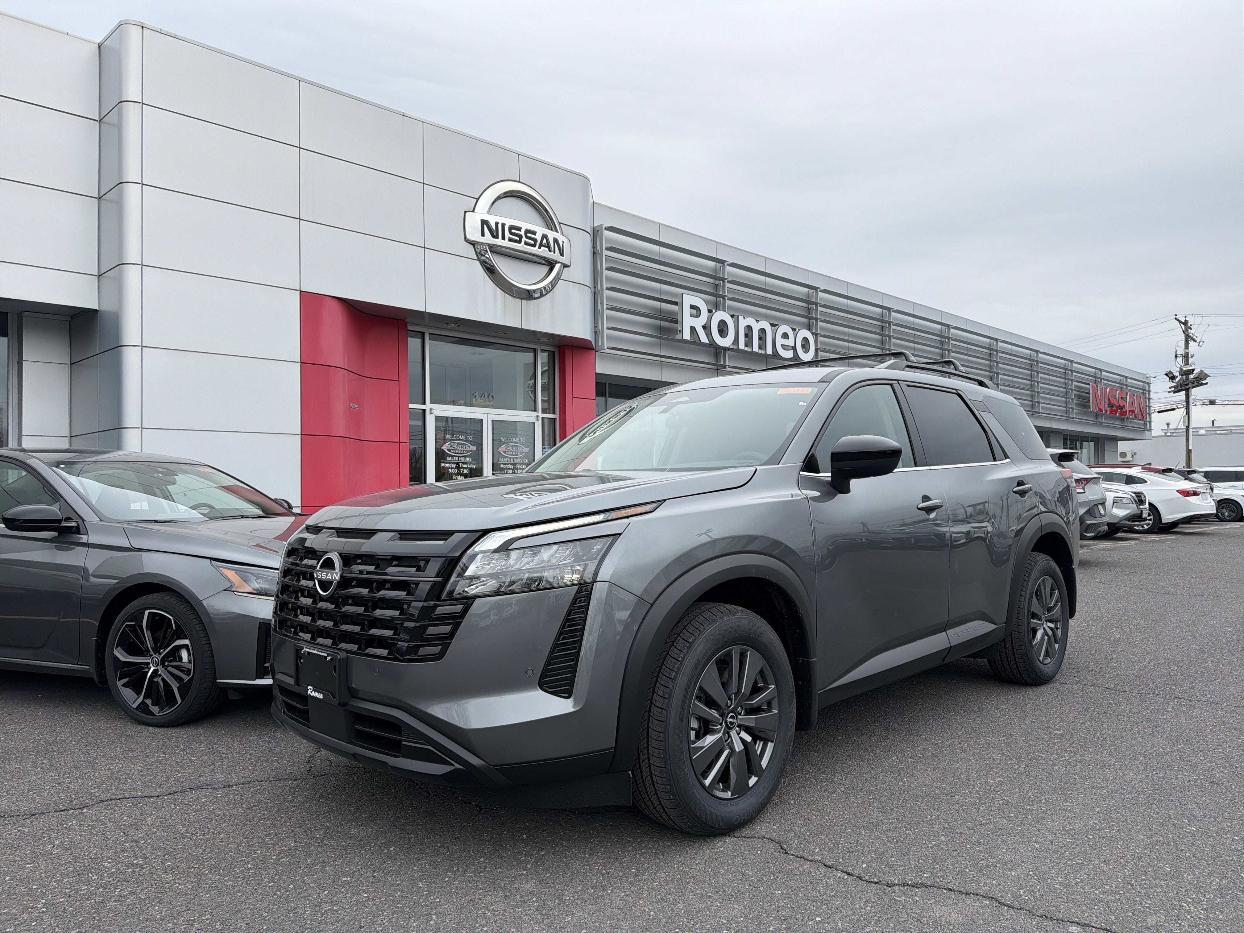 2026 Nissan Pathfinder SV