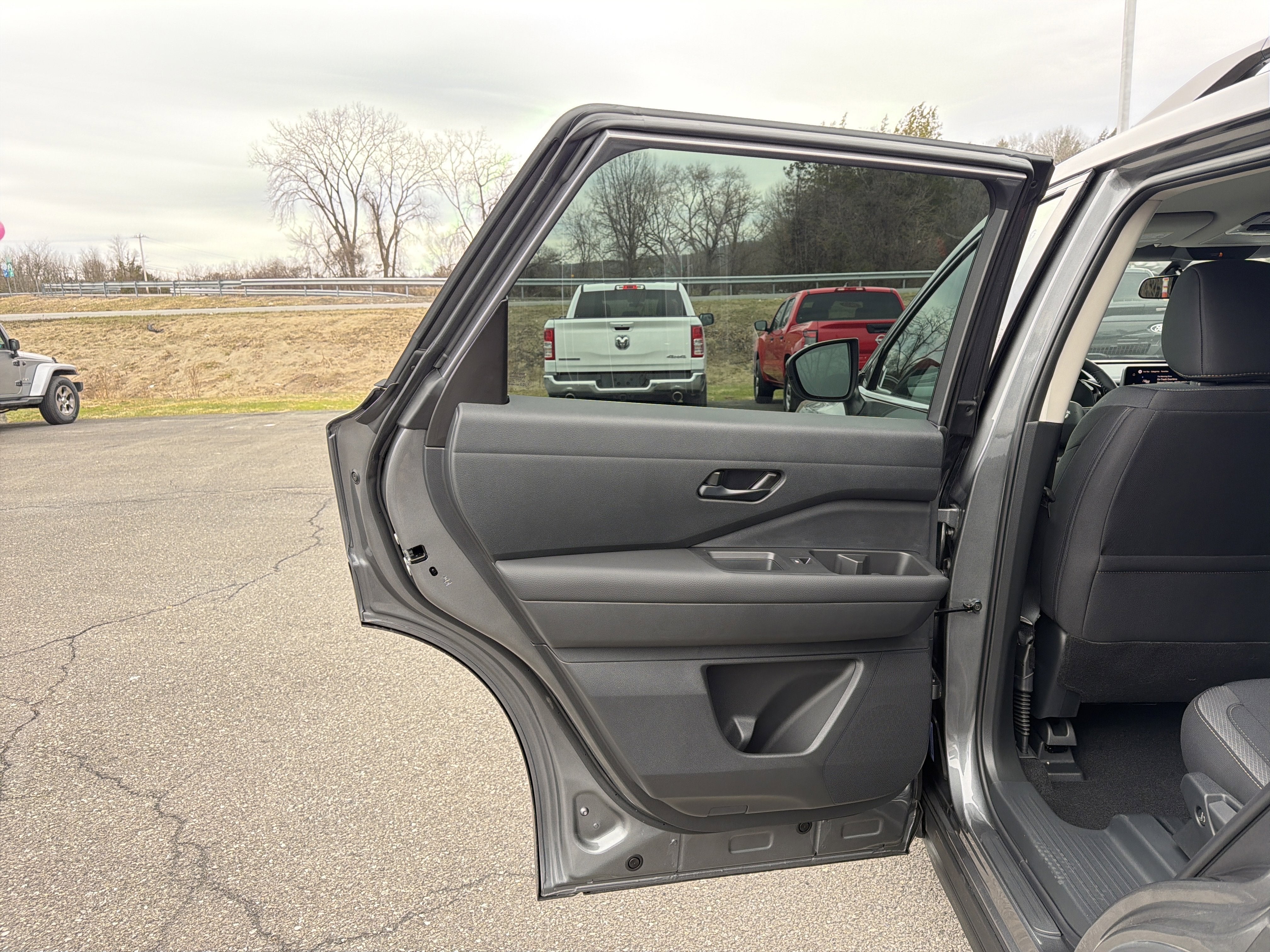 2026 Nissan Pathfinder SV