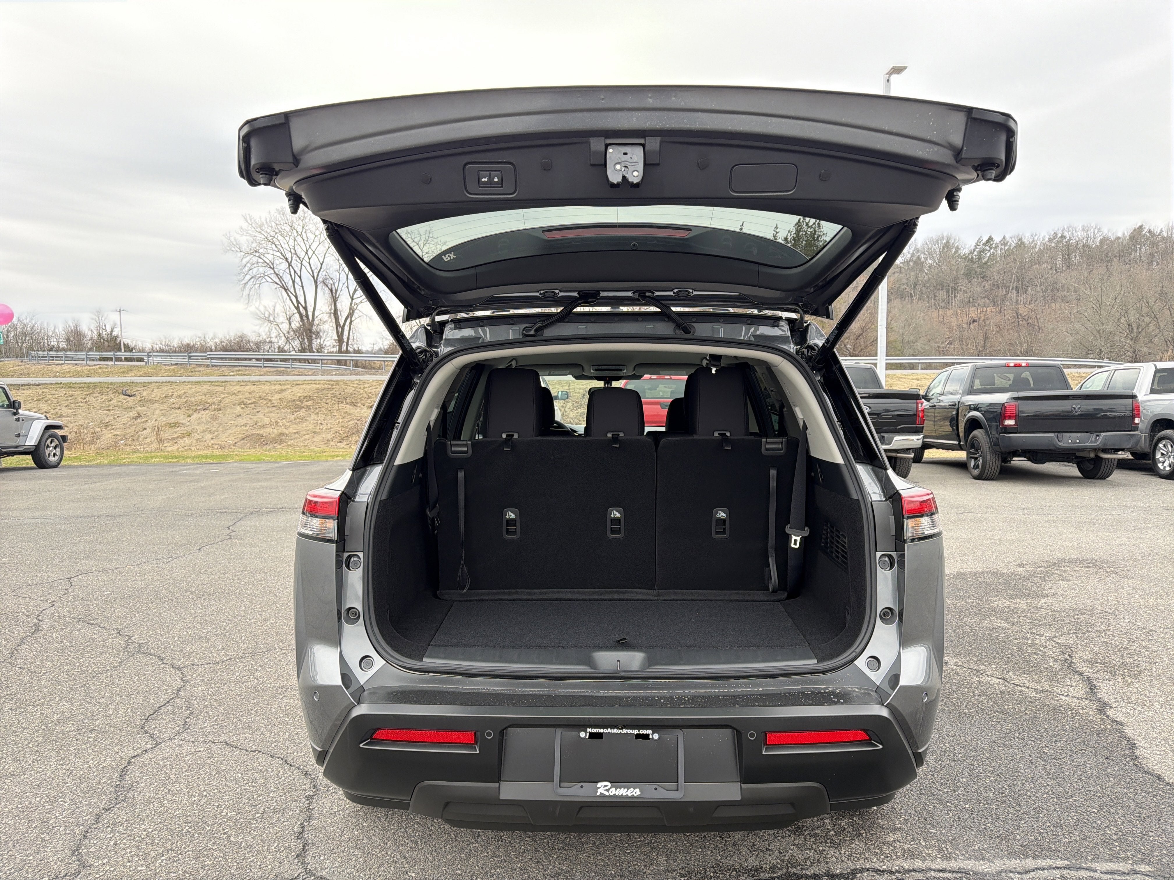 2026 Nissan Pathfinder SV