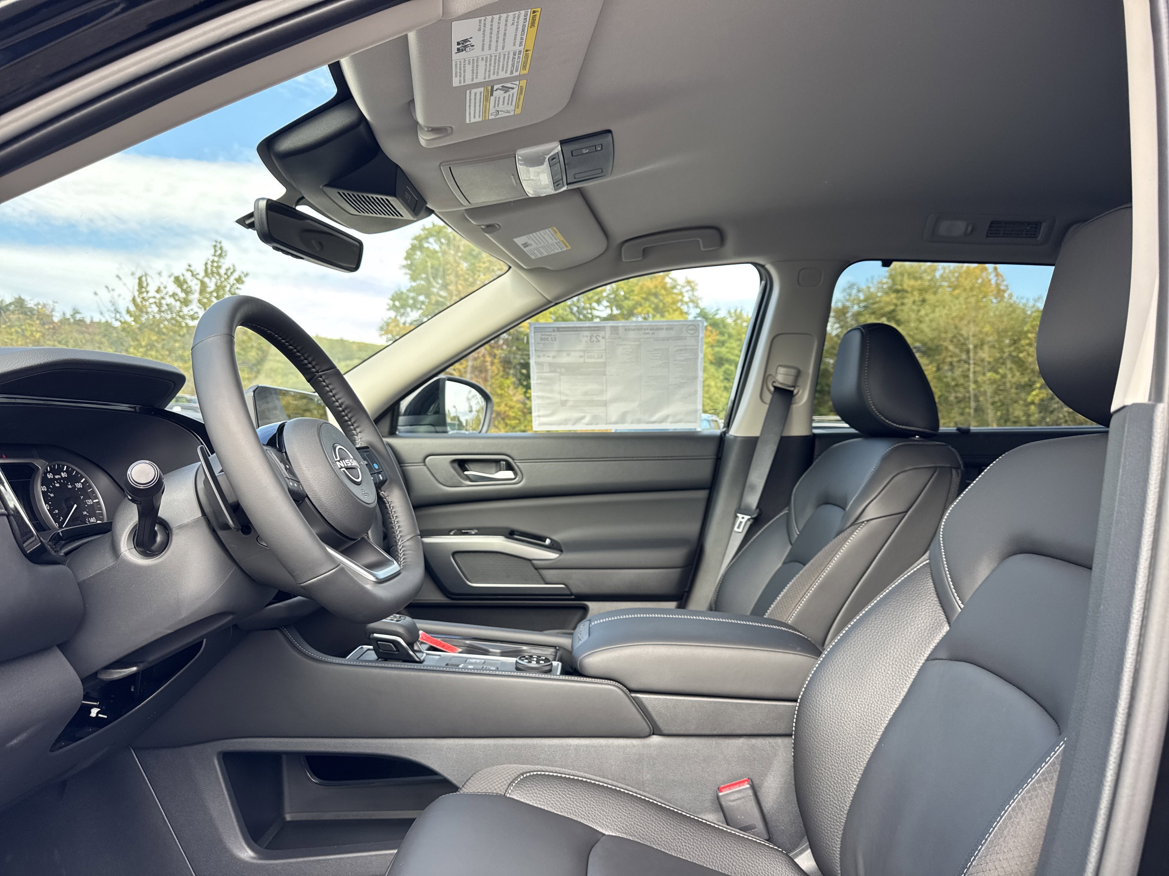 2025 Nissan Pathfinder SL