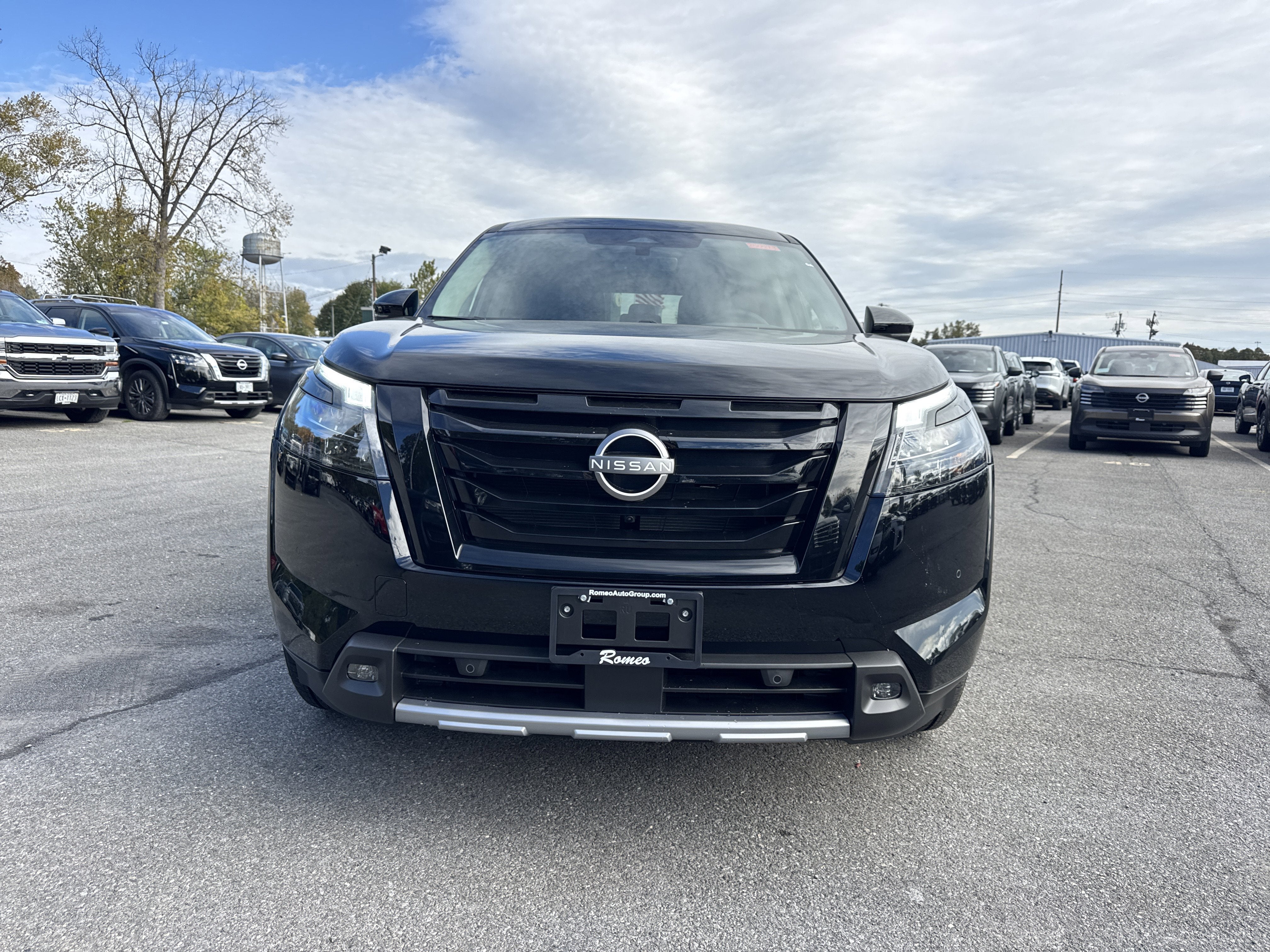 2025 Nissan Pathfinder SL