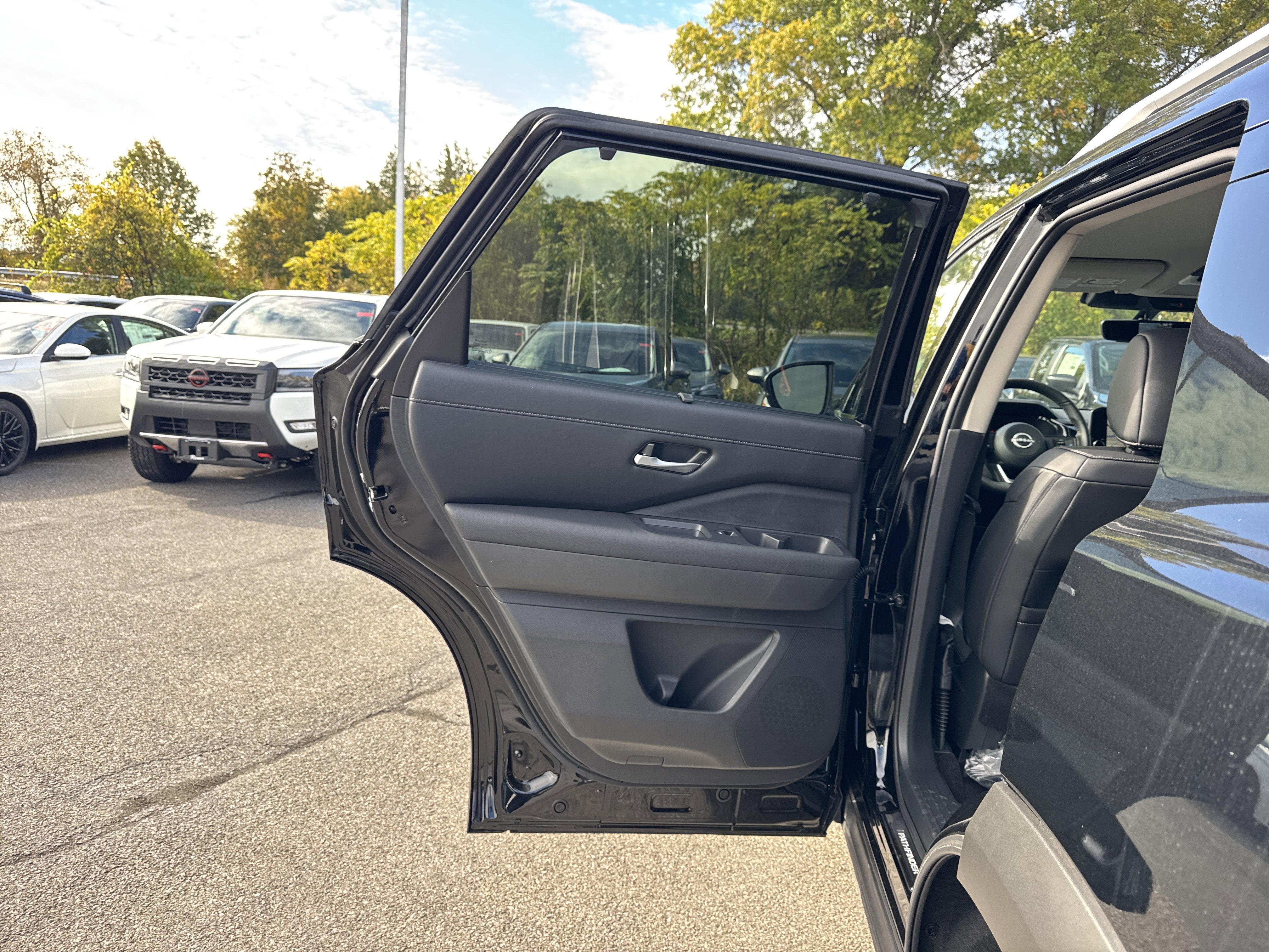 2025 Nissan Pathfinder SL