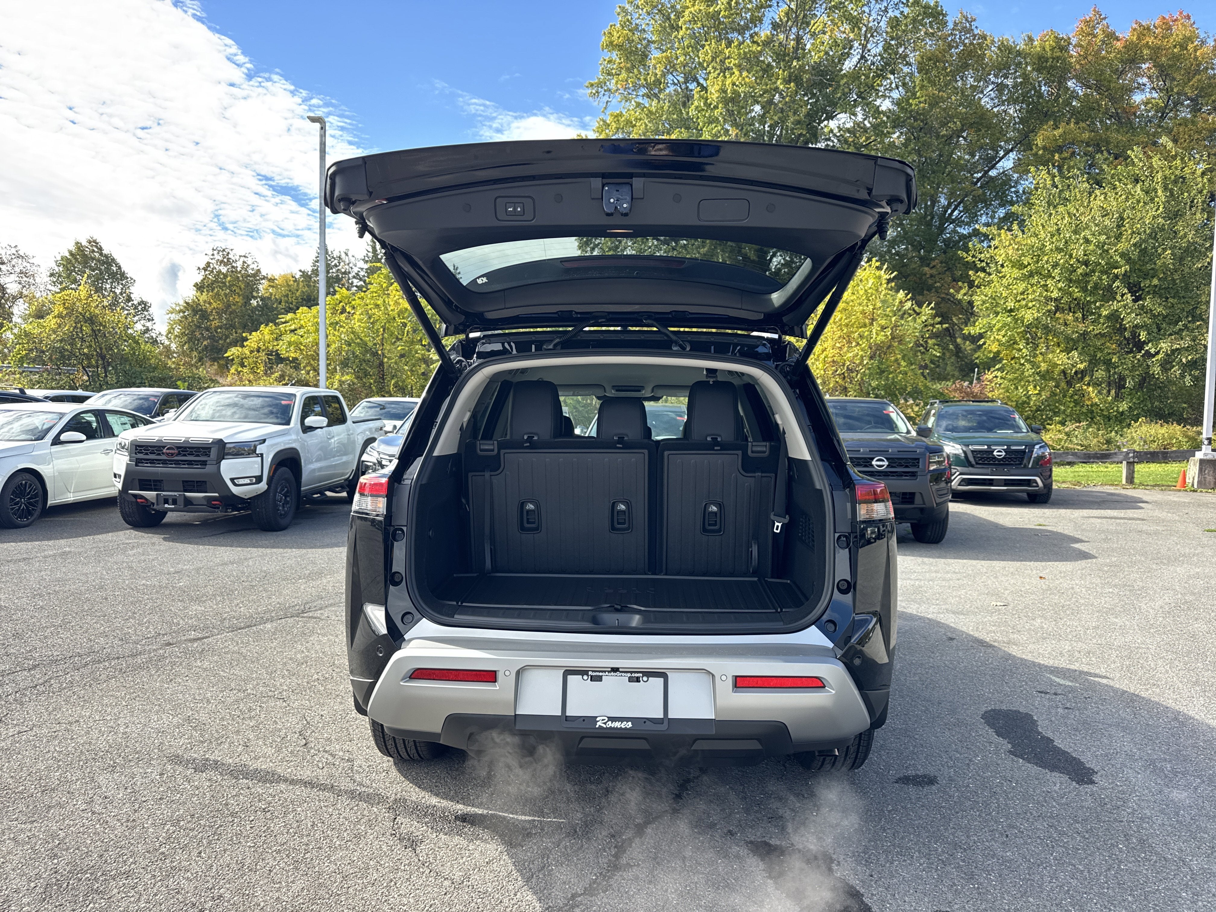 2025 Nissan Pathfinder SL