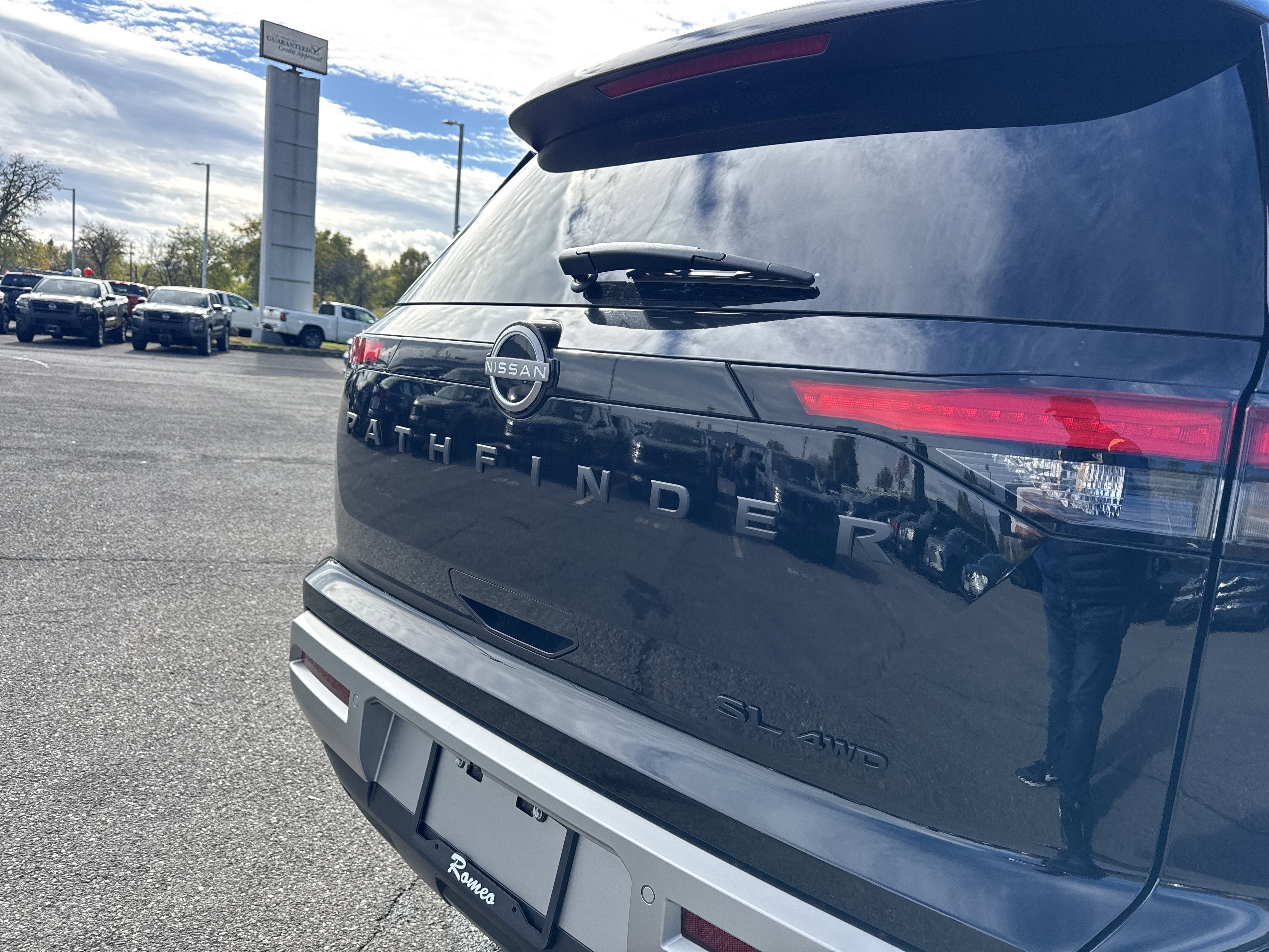 2025 Nissan Pathfinder SL