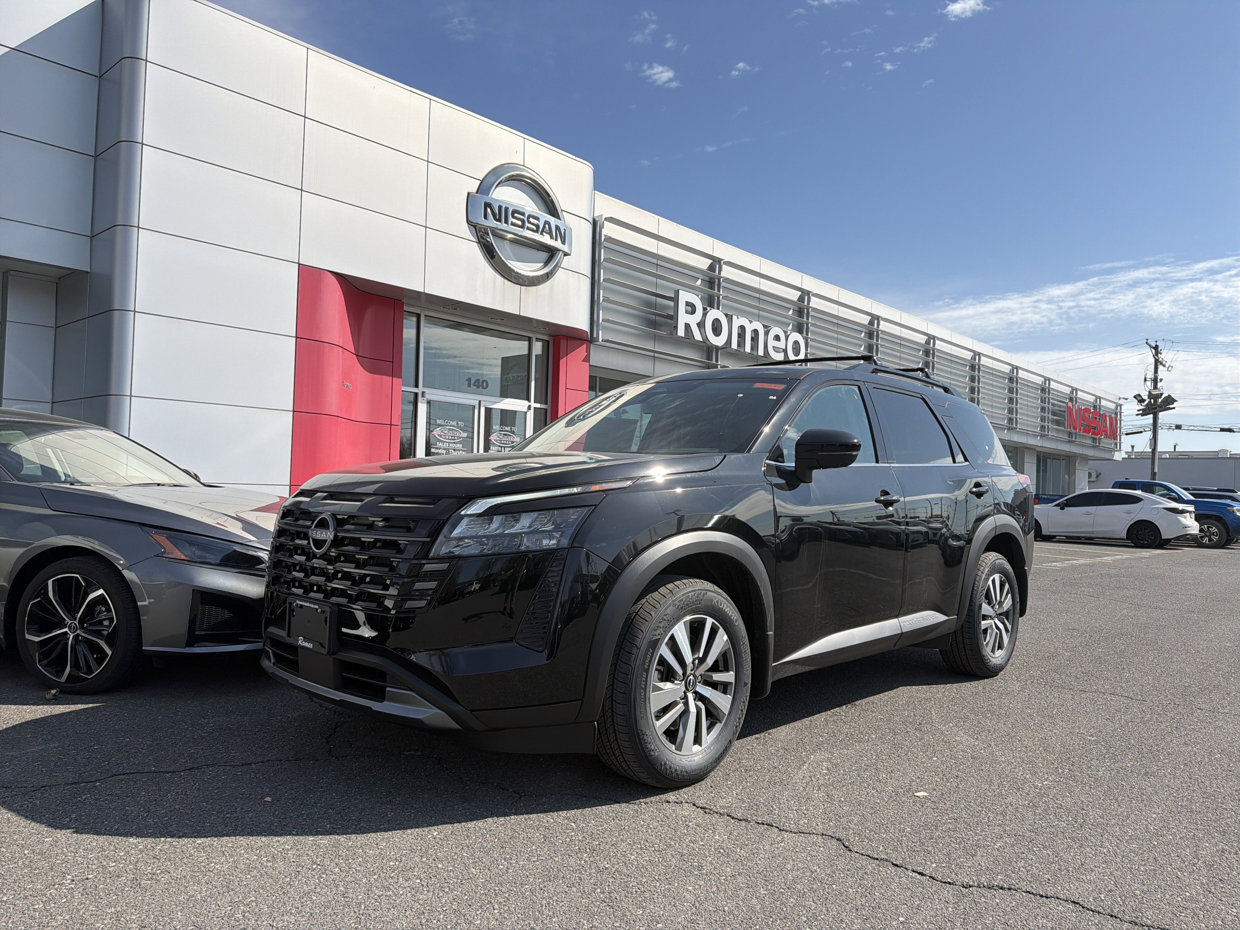 2026 Nissan Pathfinder SL