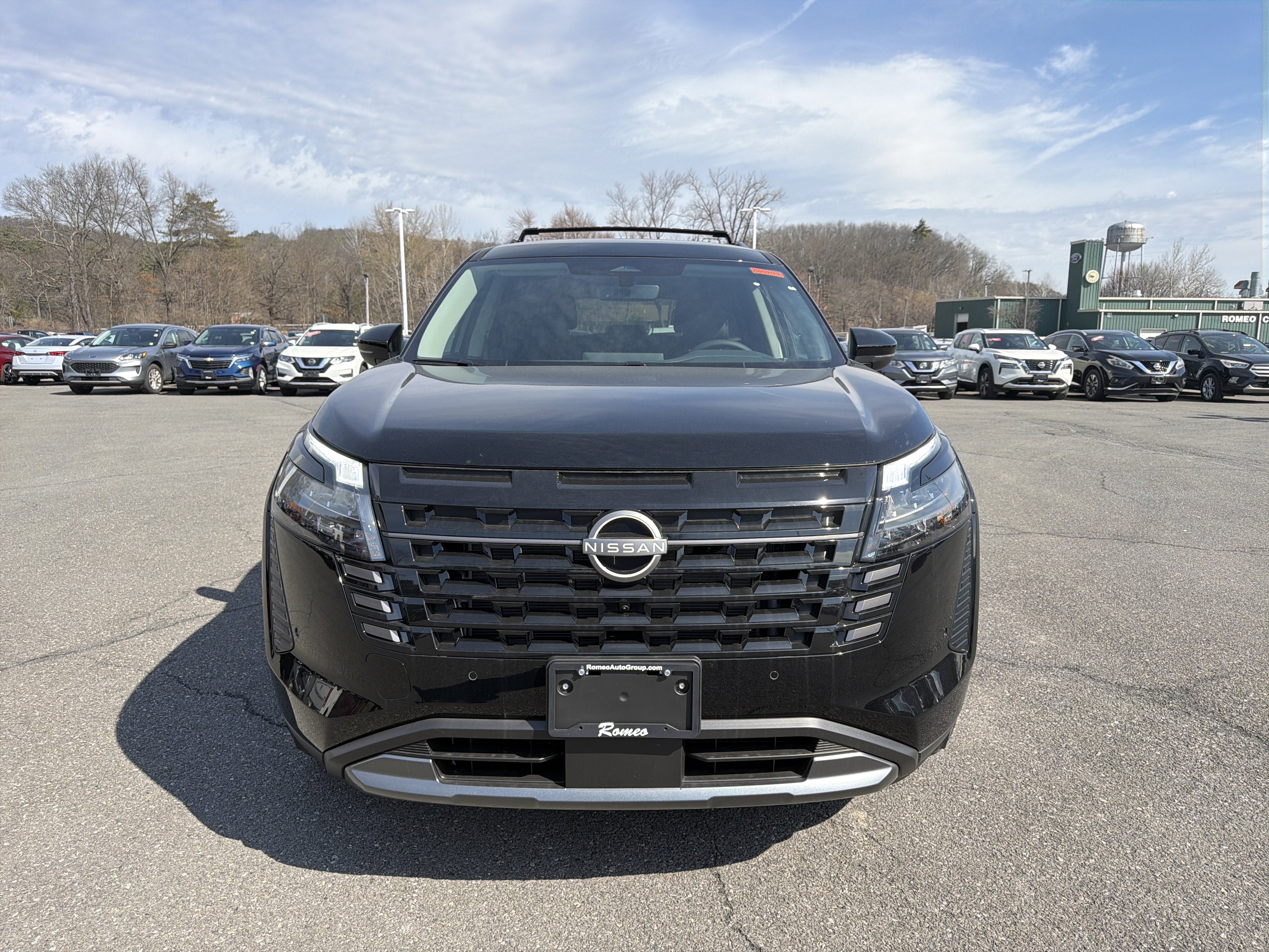 2026 Nissan Pathfinder SL