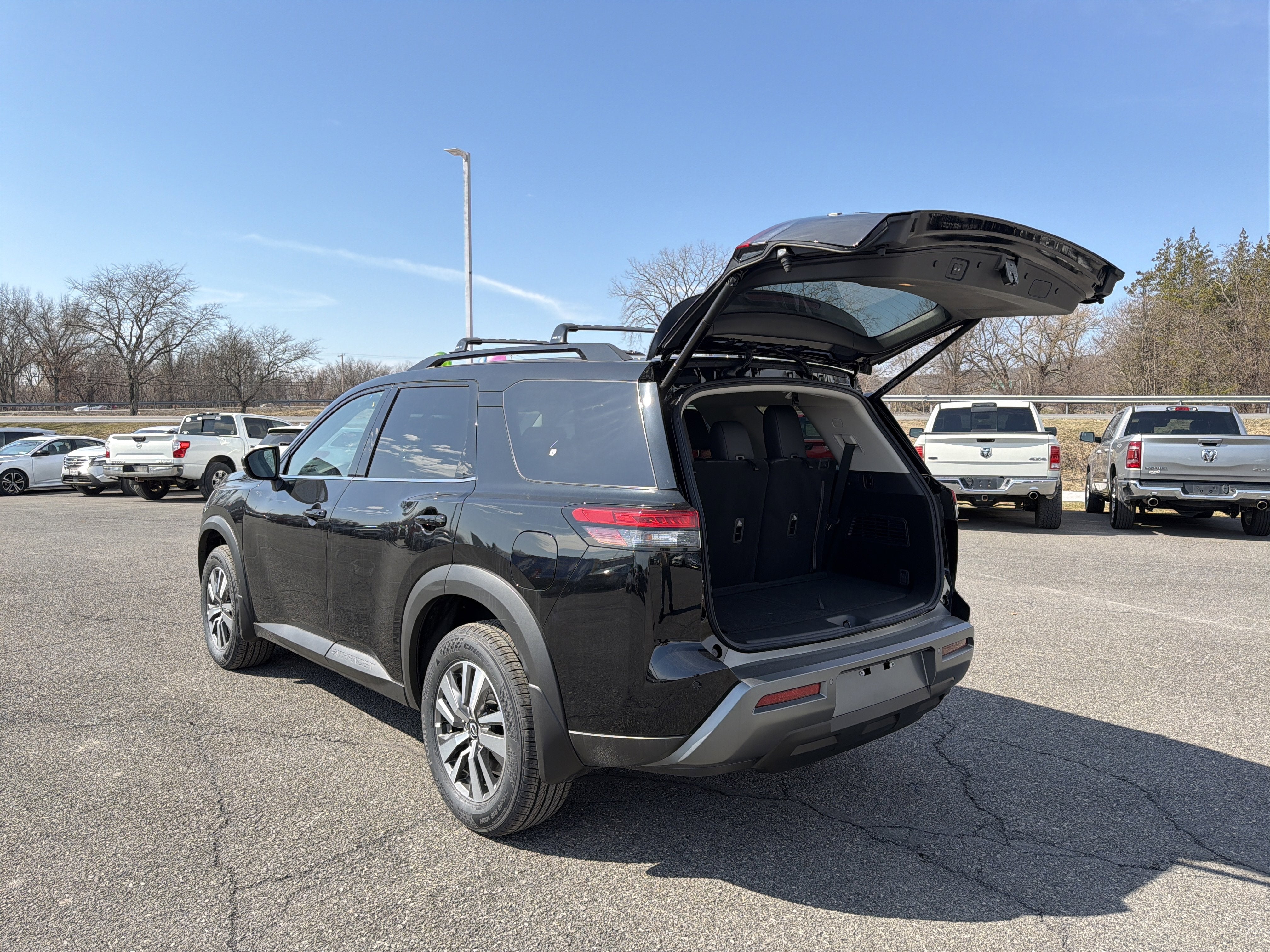 2026 Nissan Pathfinder SL