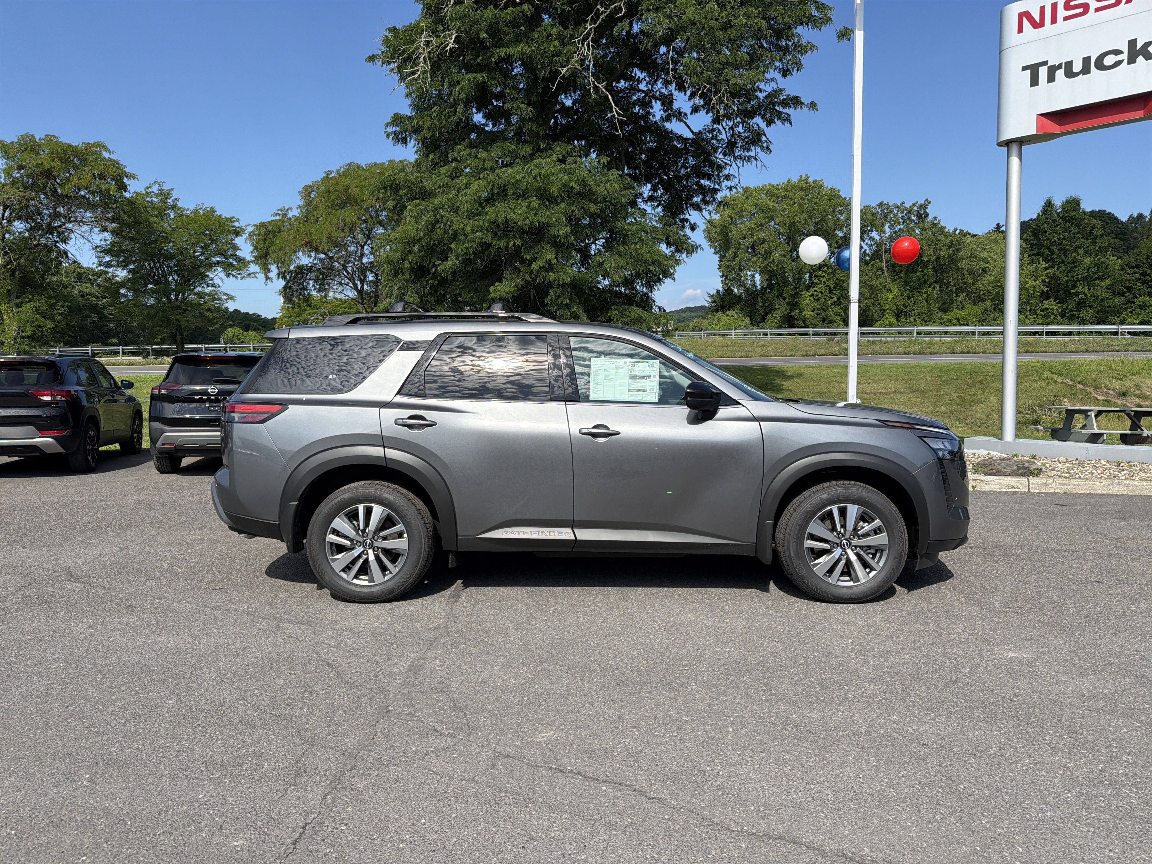 2026 Nissan Pathfinder SL