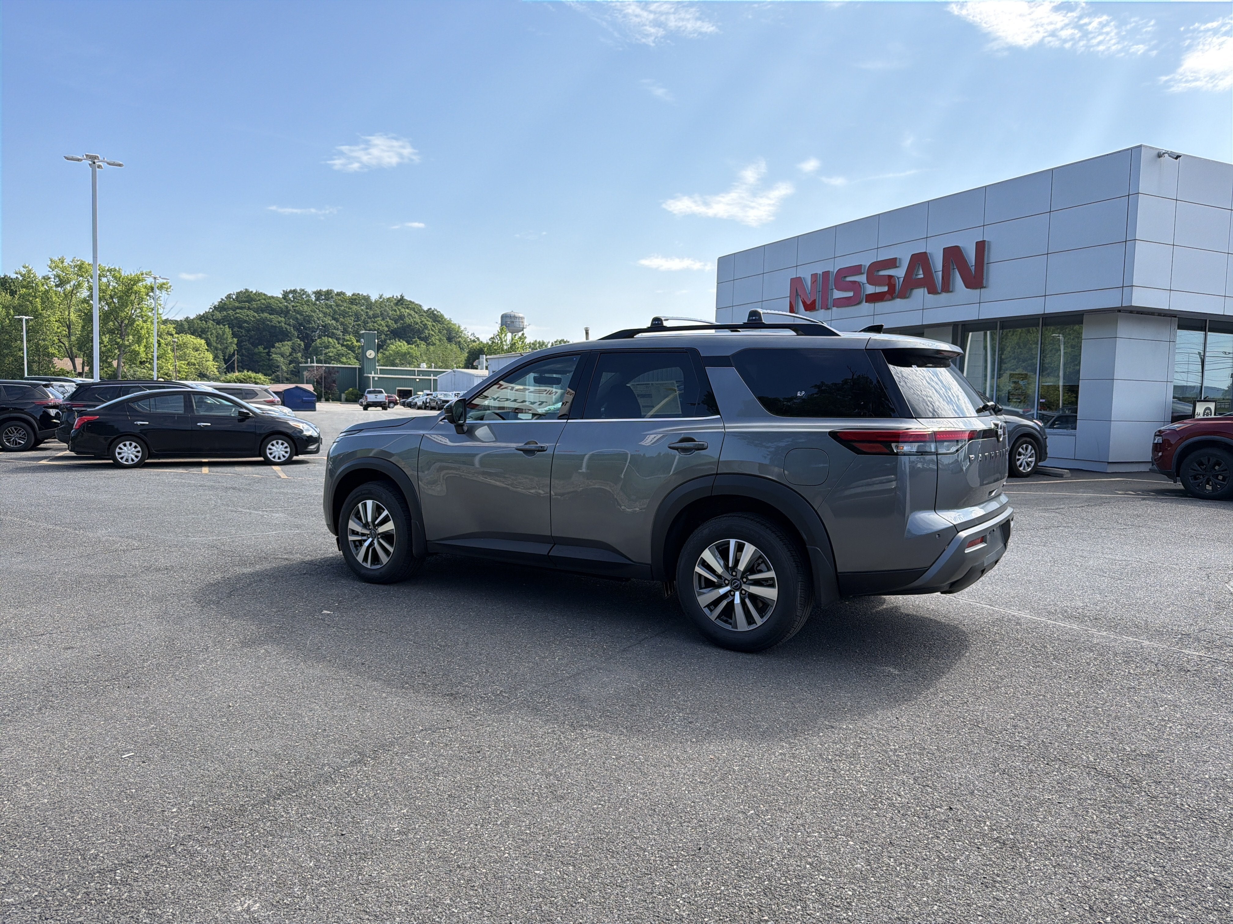 2026 Nissan Pathfinder SL