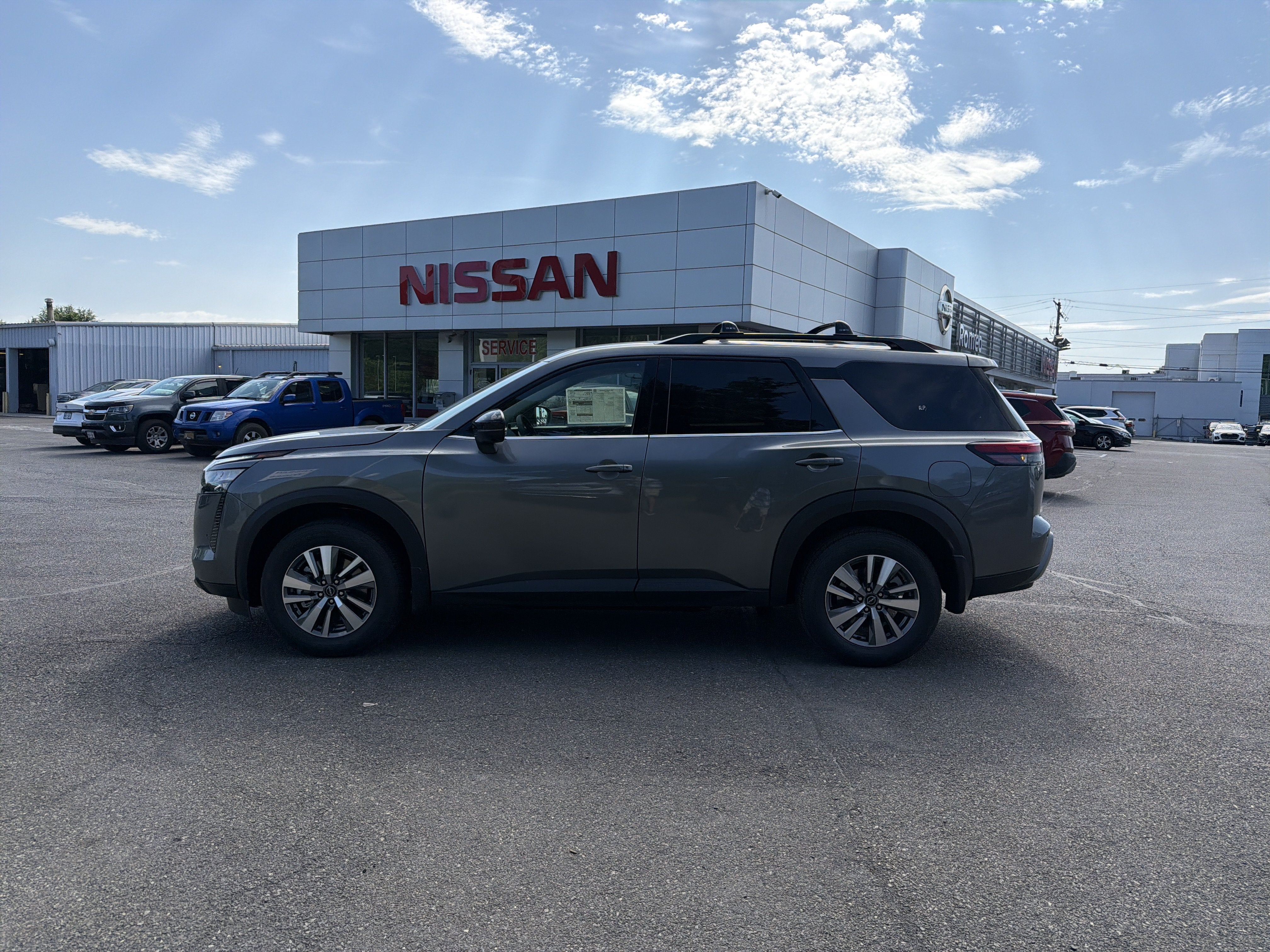 2026 Nissan Pathfinder SL