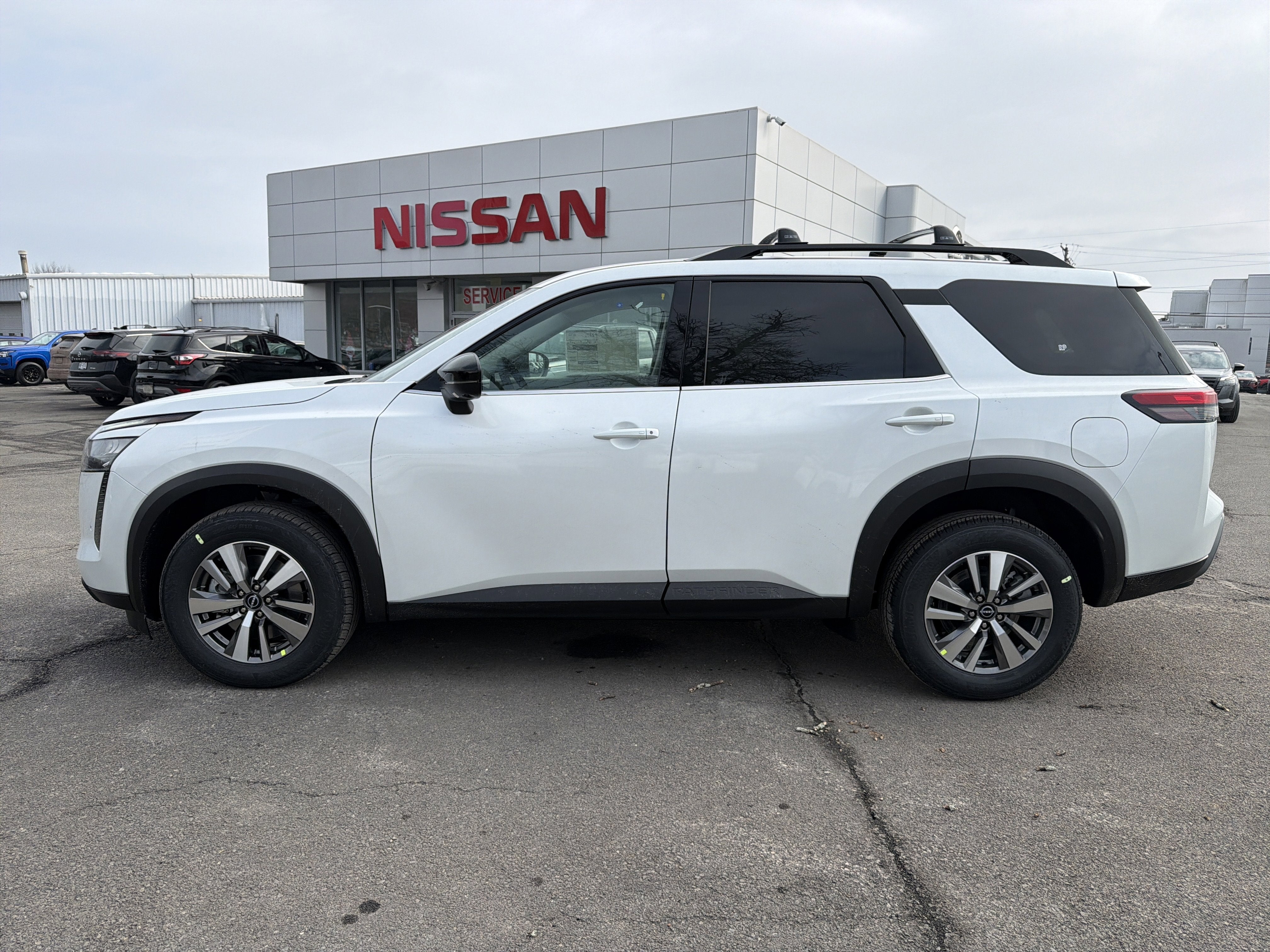 2026 Nissan Pathfinder SL