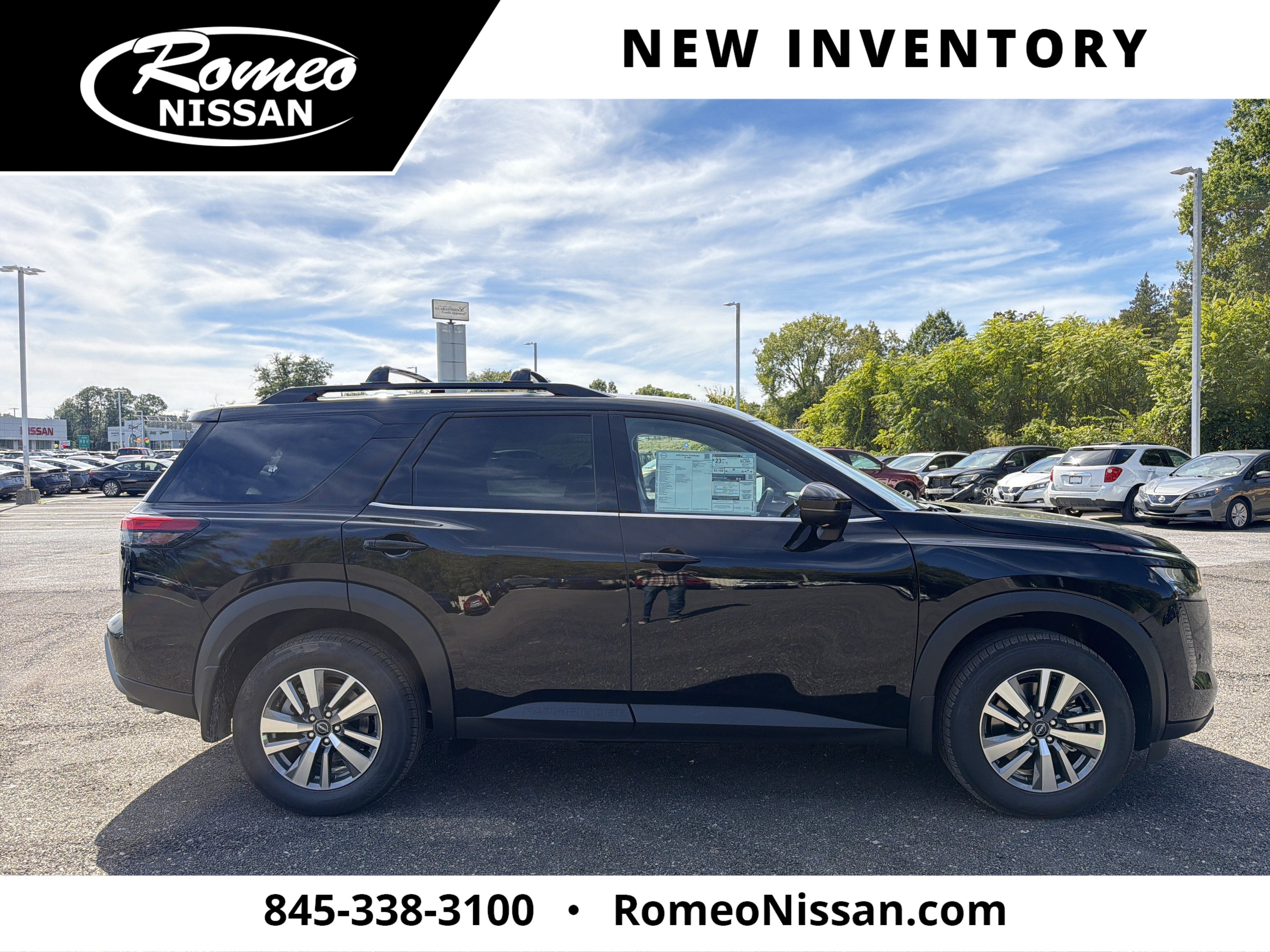 2026 Nissan Pathfinder SL