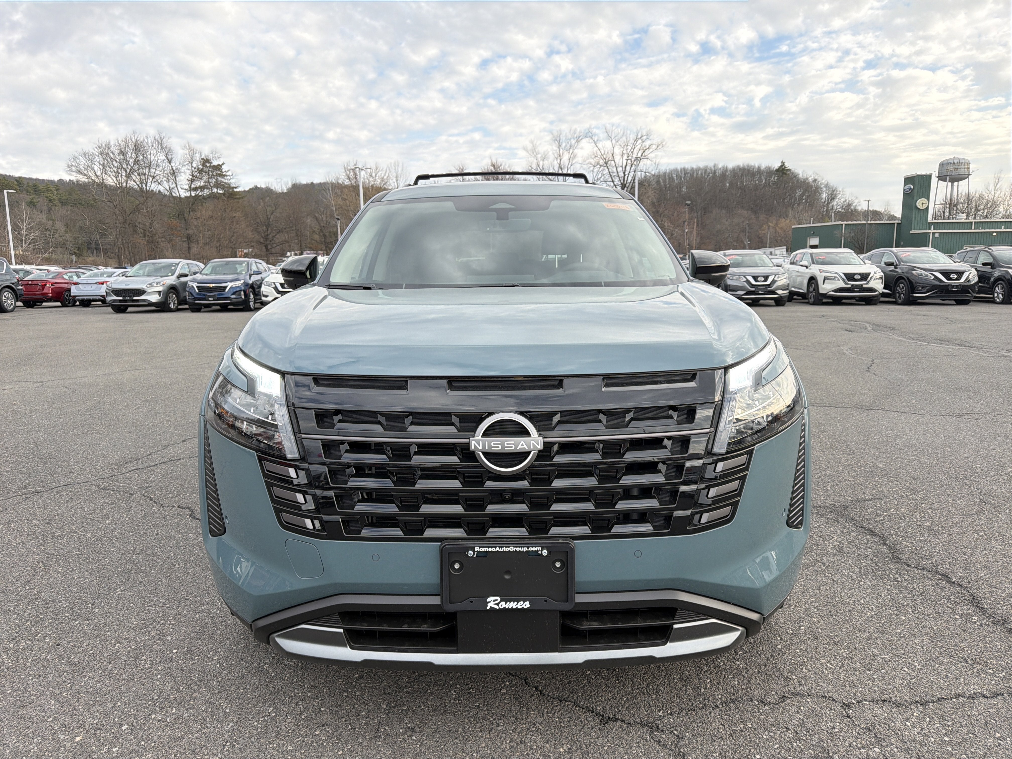 2026 Nissan Pathfinder SL