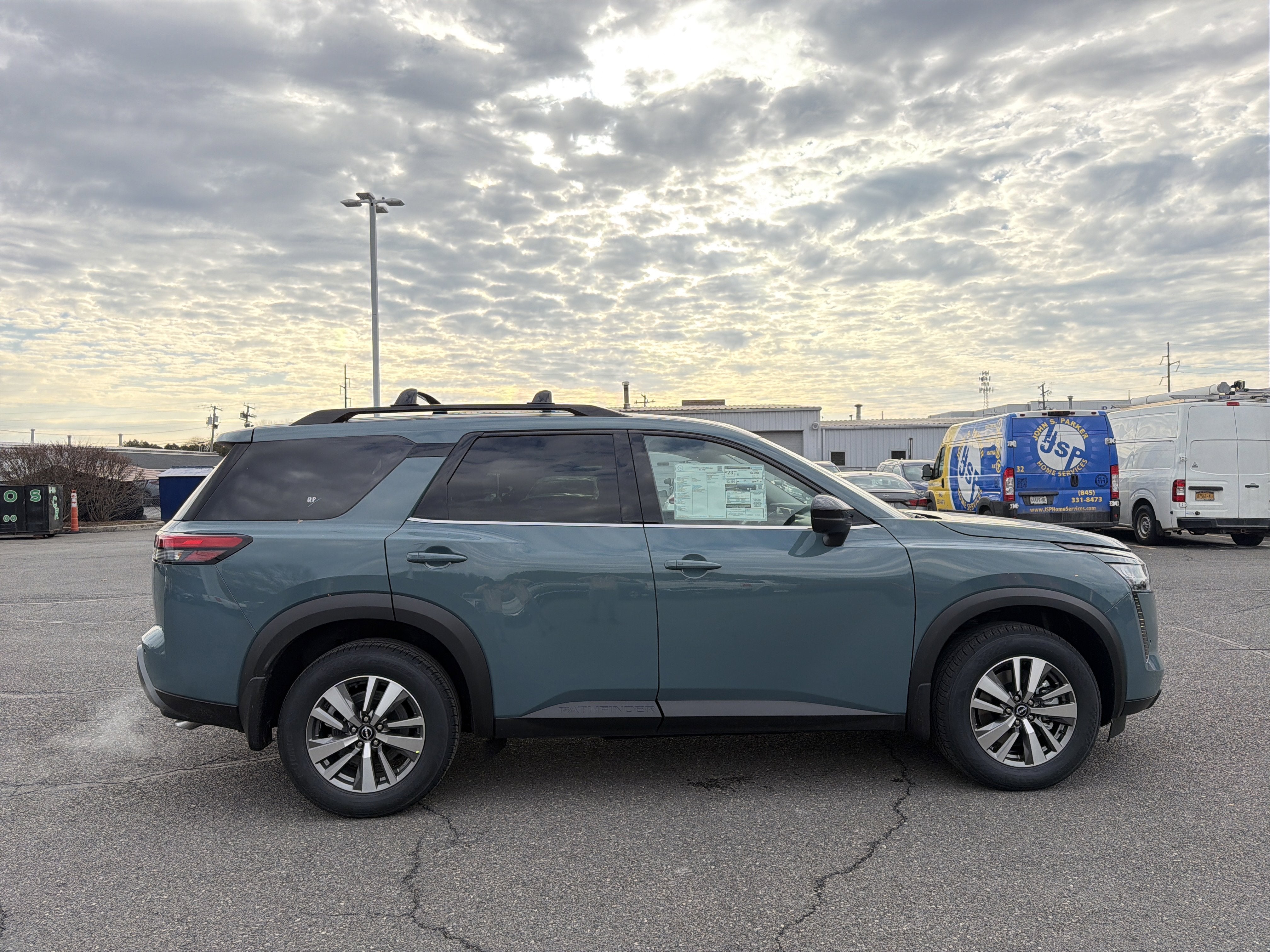 2026 Nissan Pathfinder SL