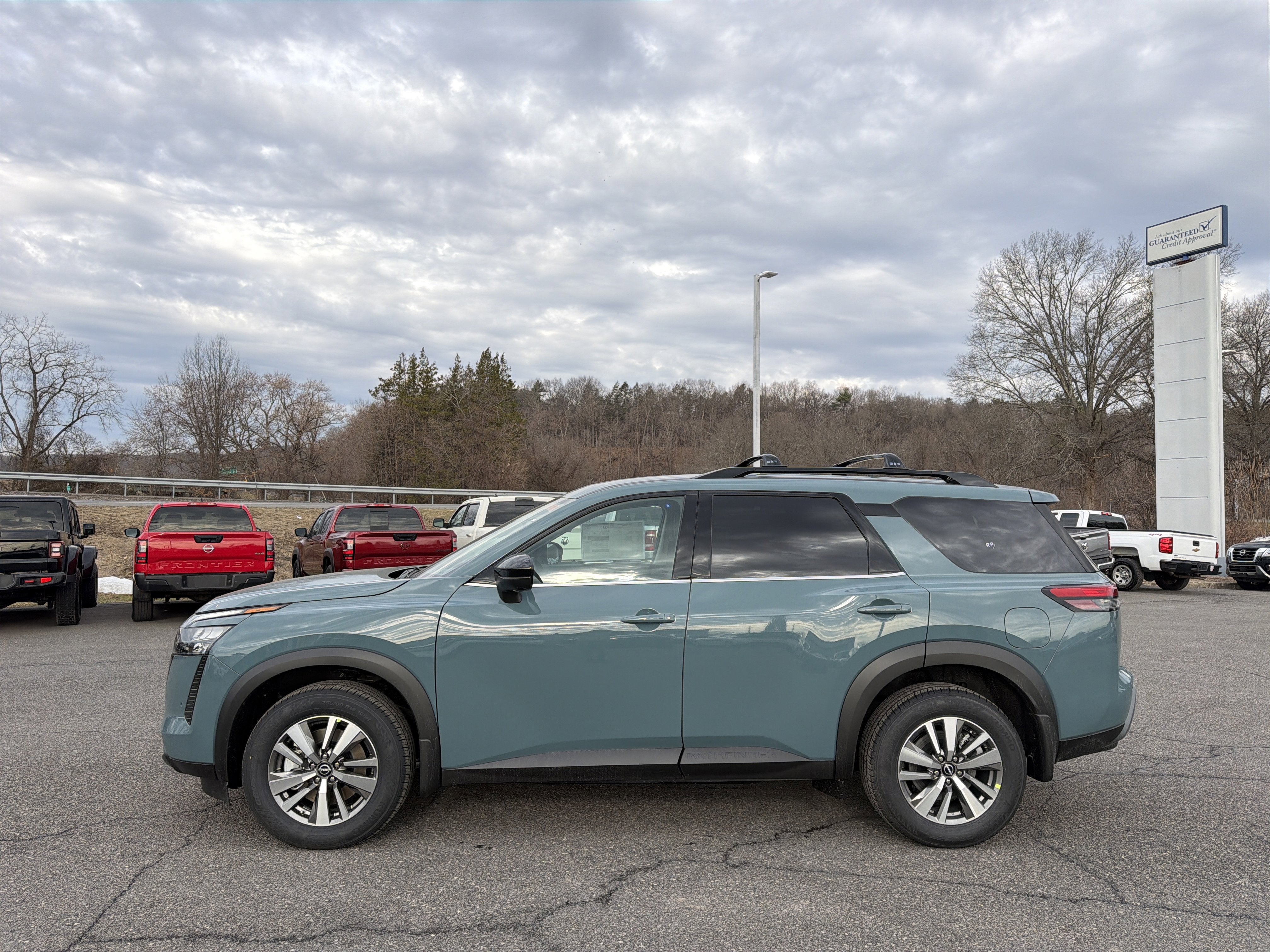 2026 Nissan Pathfinder SL