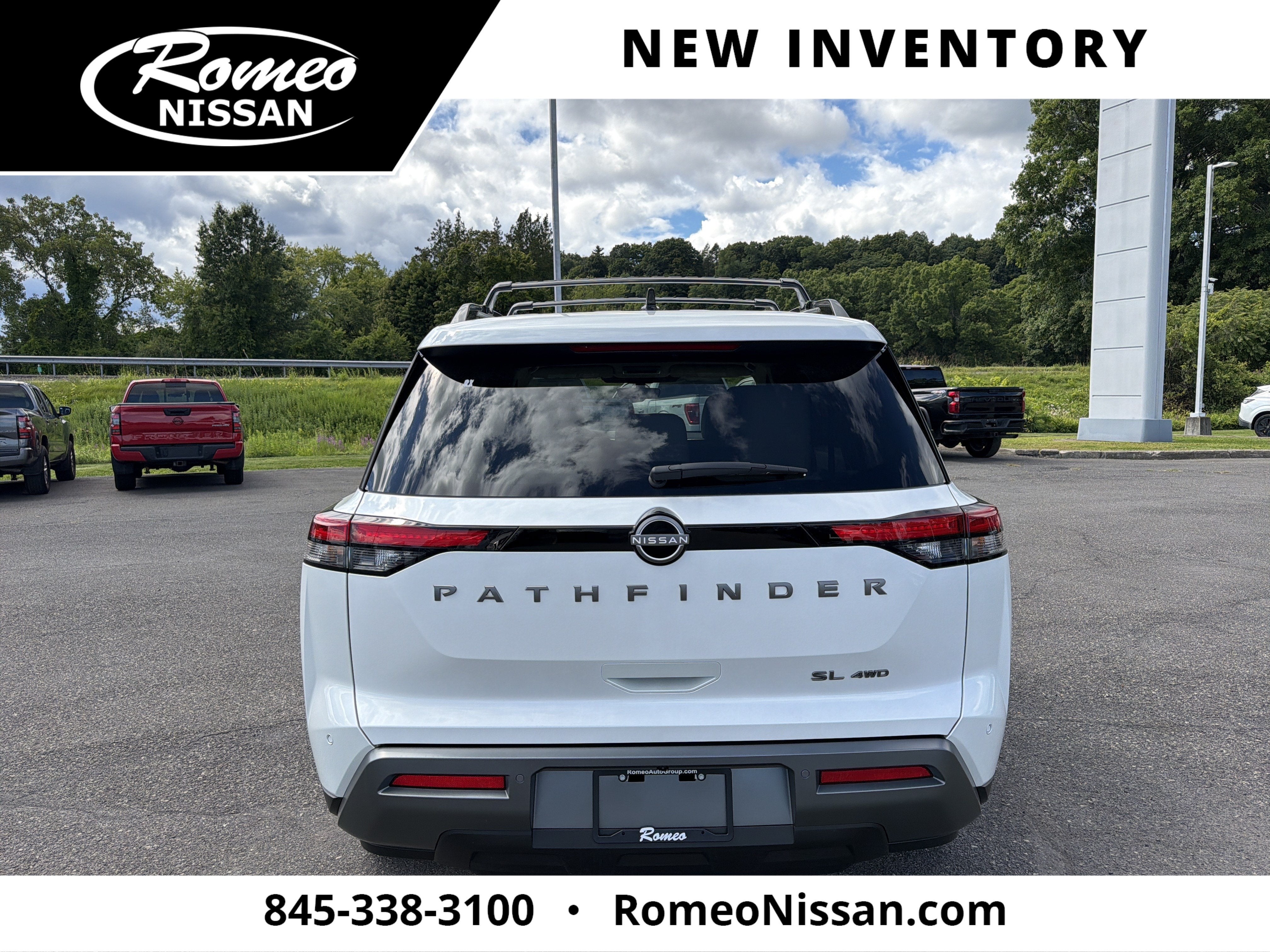 2026 Nissan Pathfinder SL