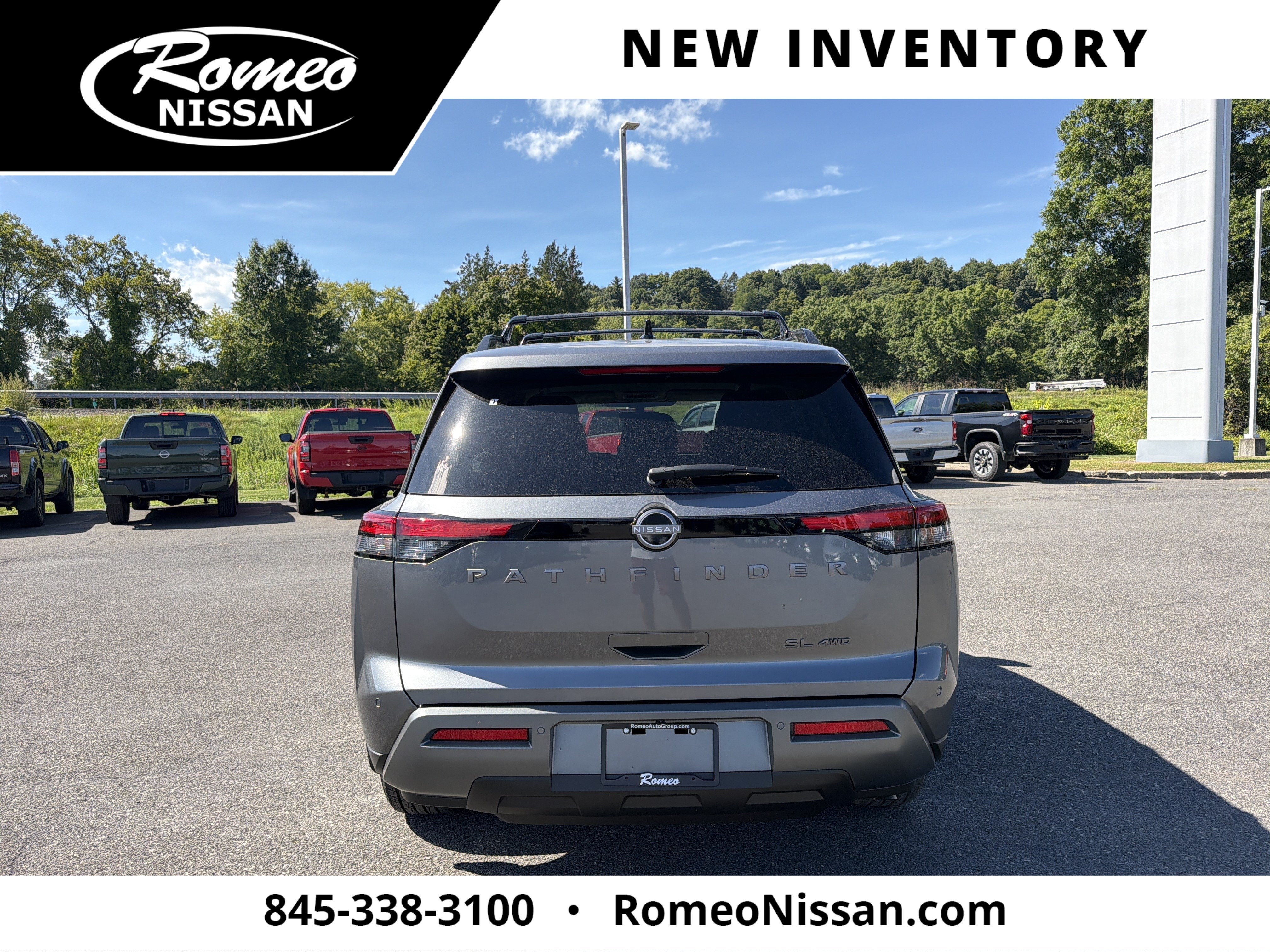 2026 Nissan Pathfinder SL