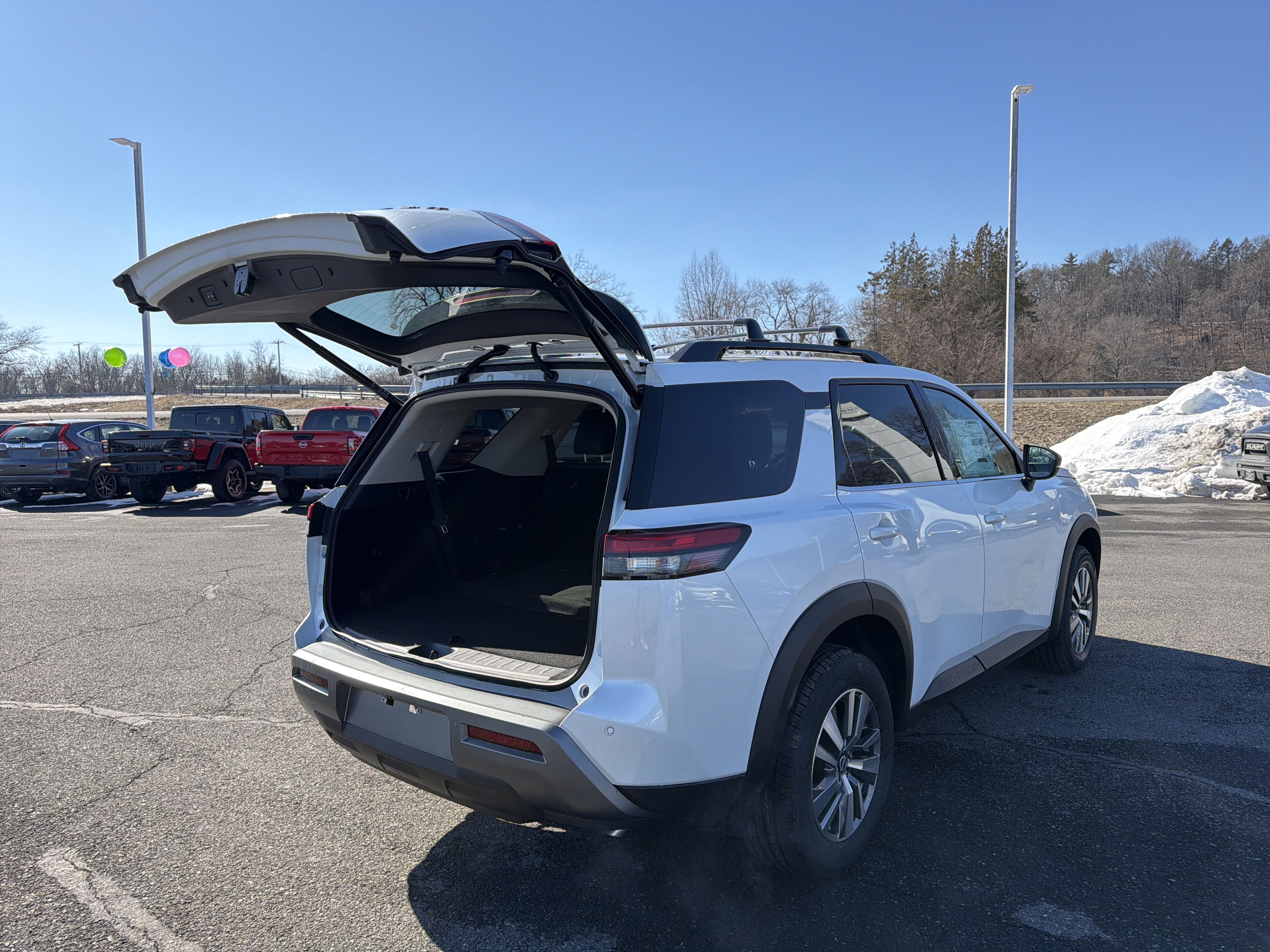 2026 Nissan Pathfinder SL