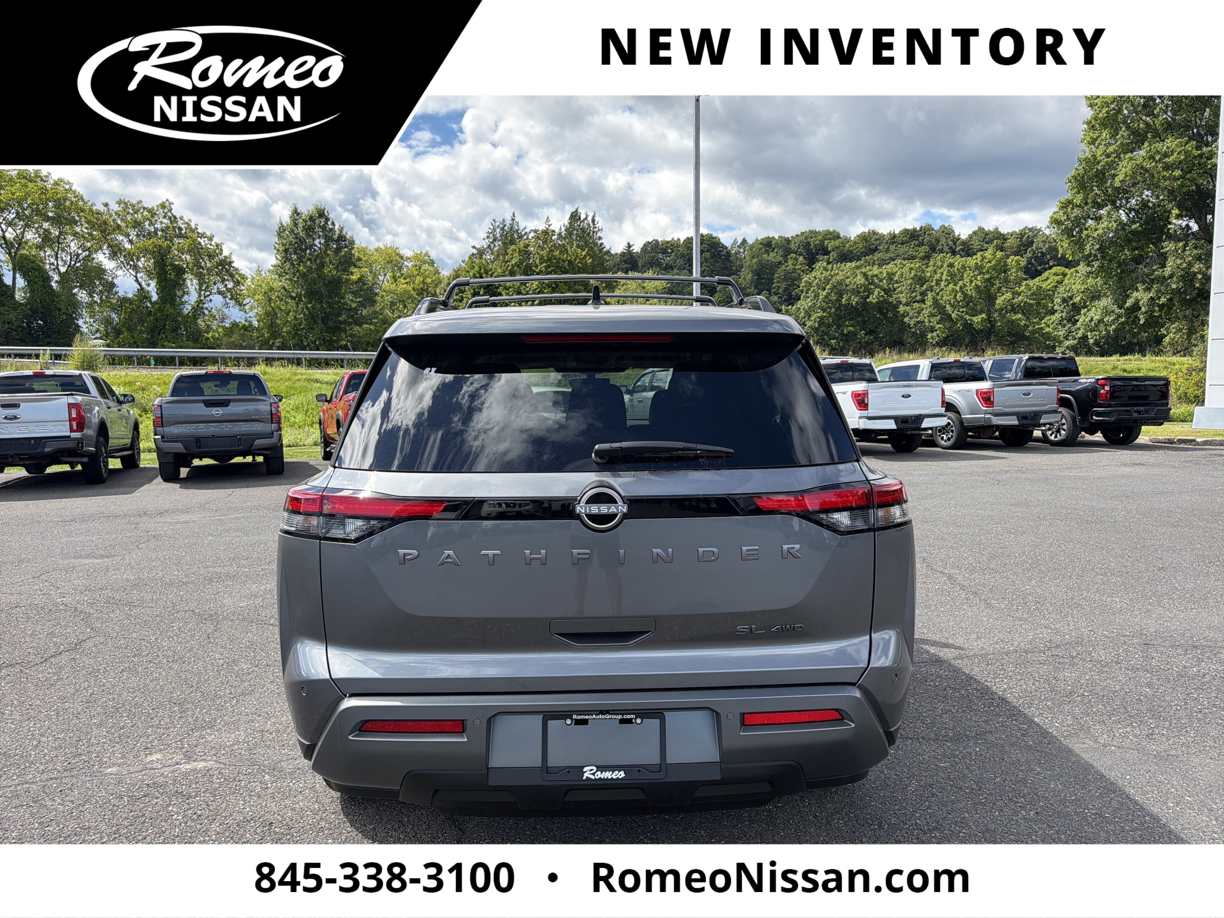 2026 Nissan Pathfinder SL
