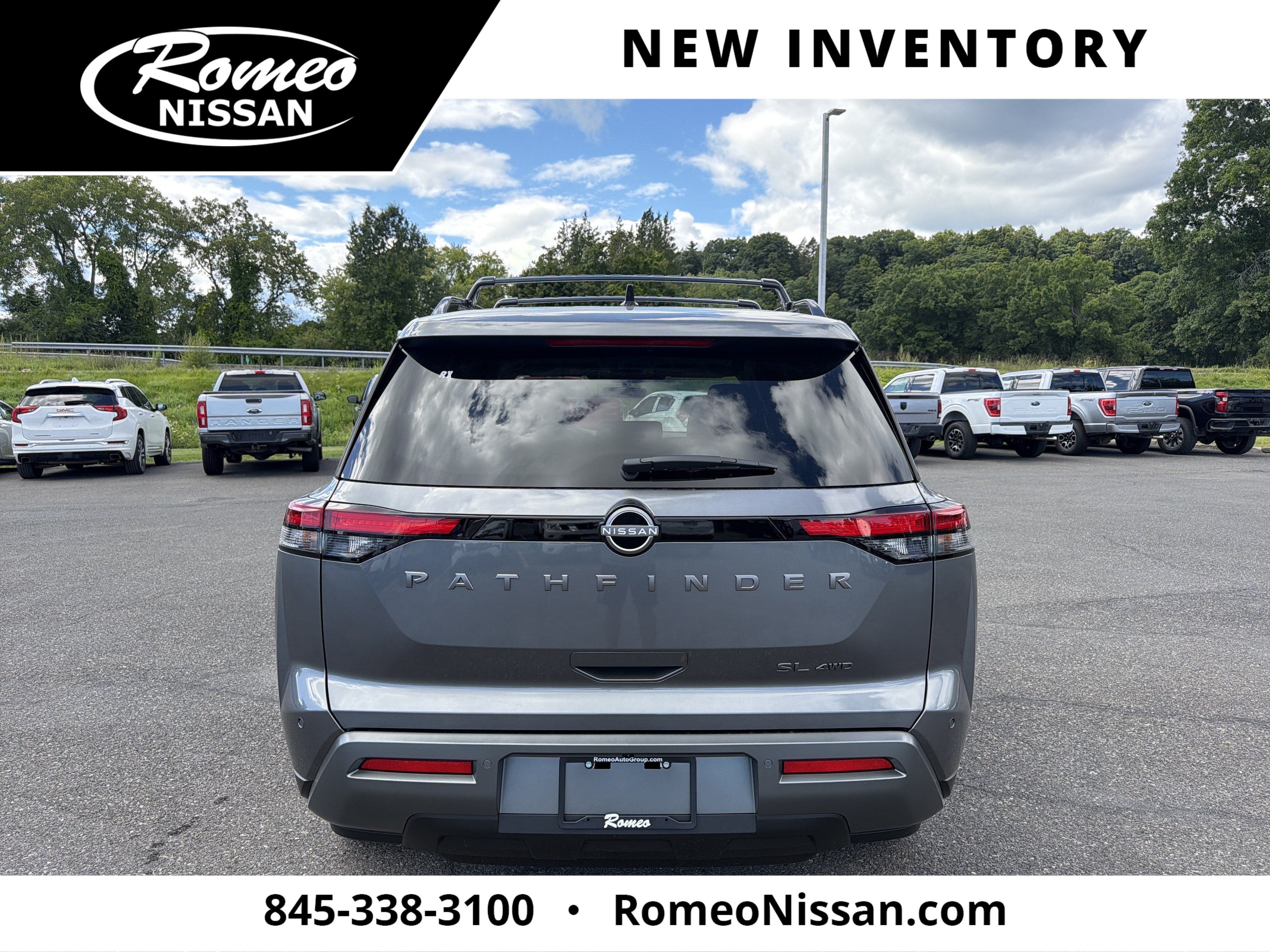 2026 Nissan Pathfinder SL