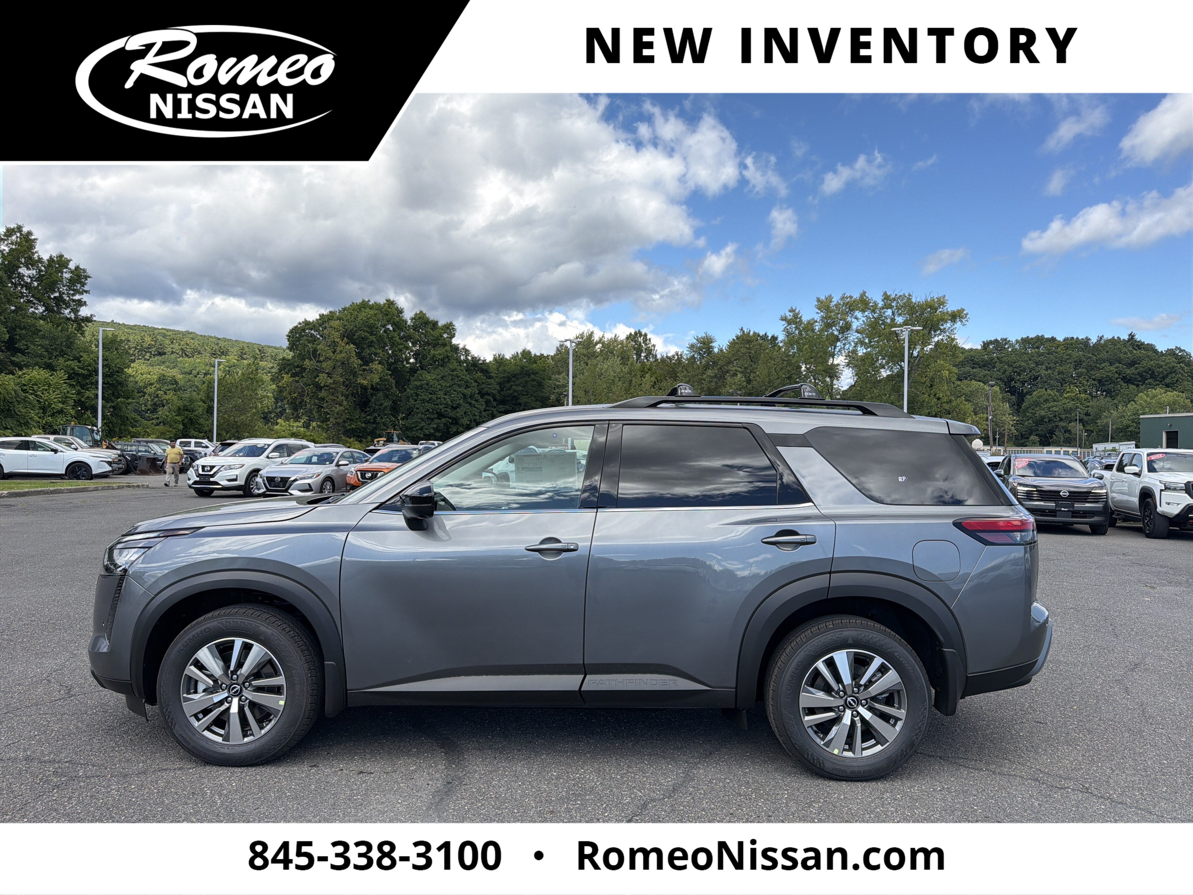 2026 Nissan Pathfinder SL