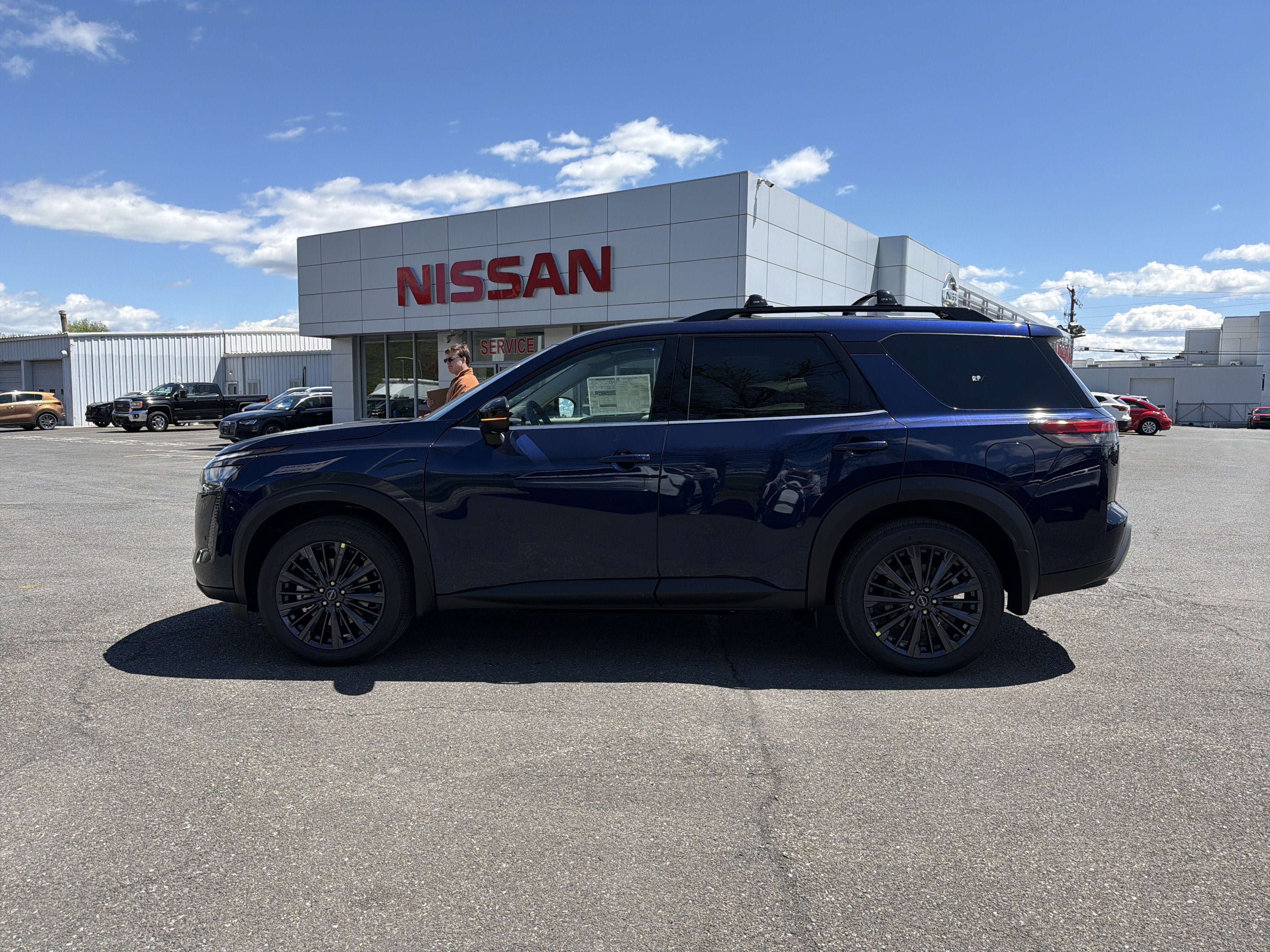 2026 Nissan Pathfinder SL