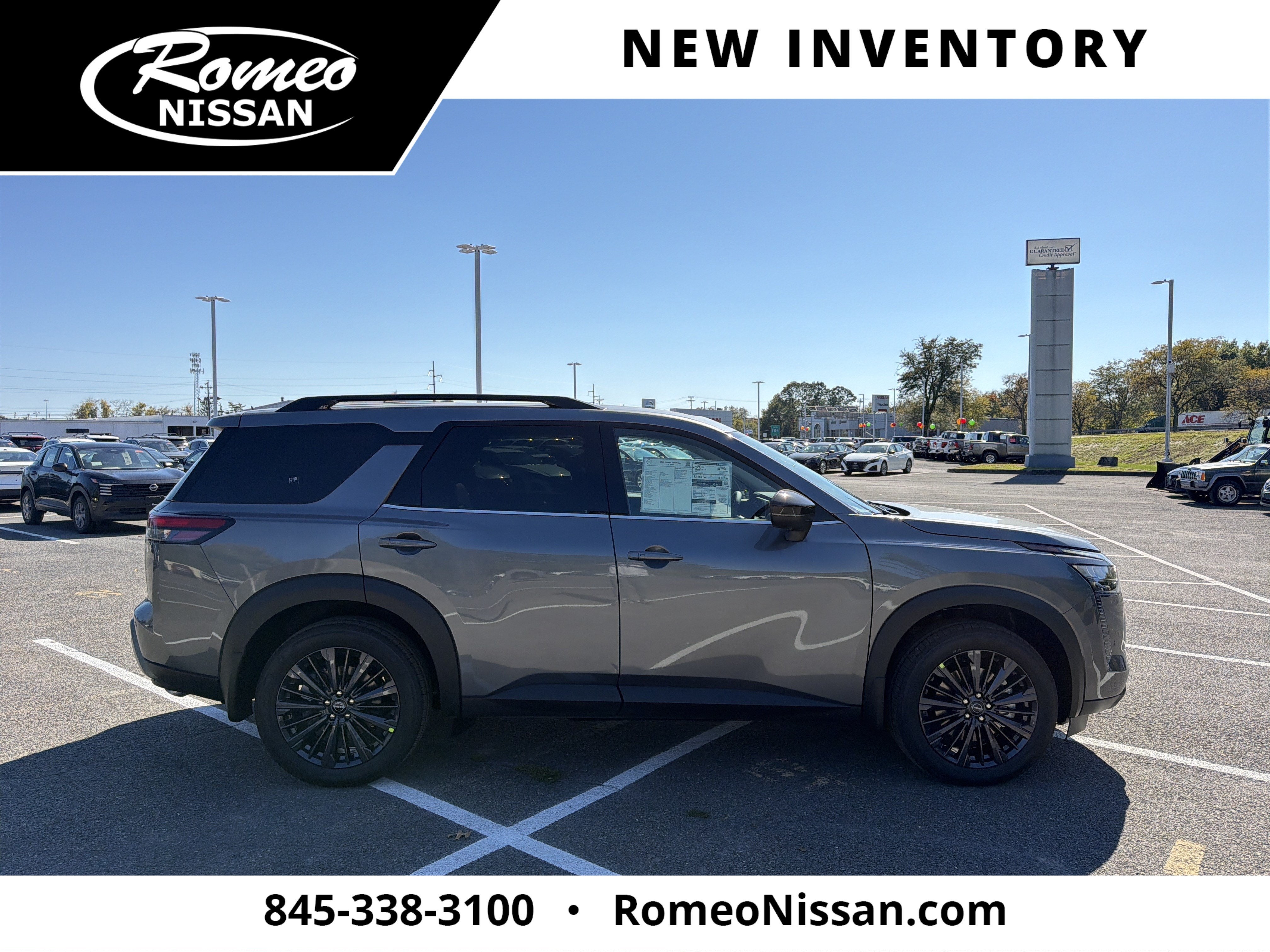 2026 Nissan Pathfinder SL