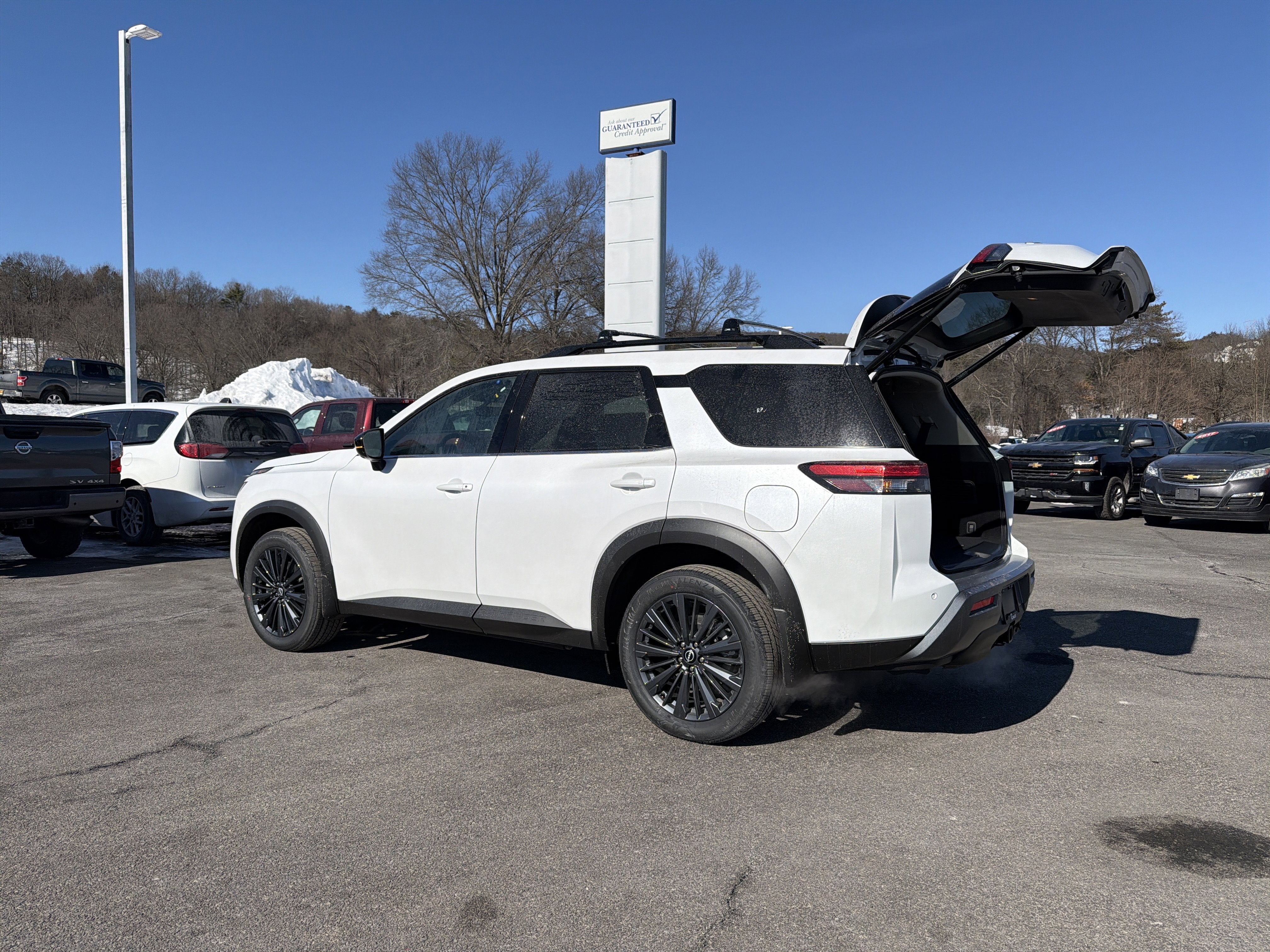 2026 Nissan Pathfinder SL