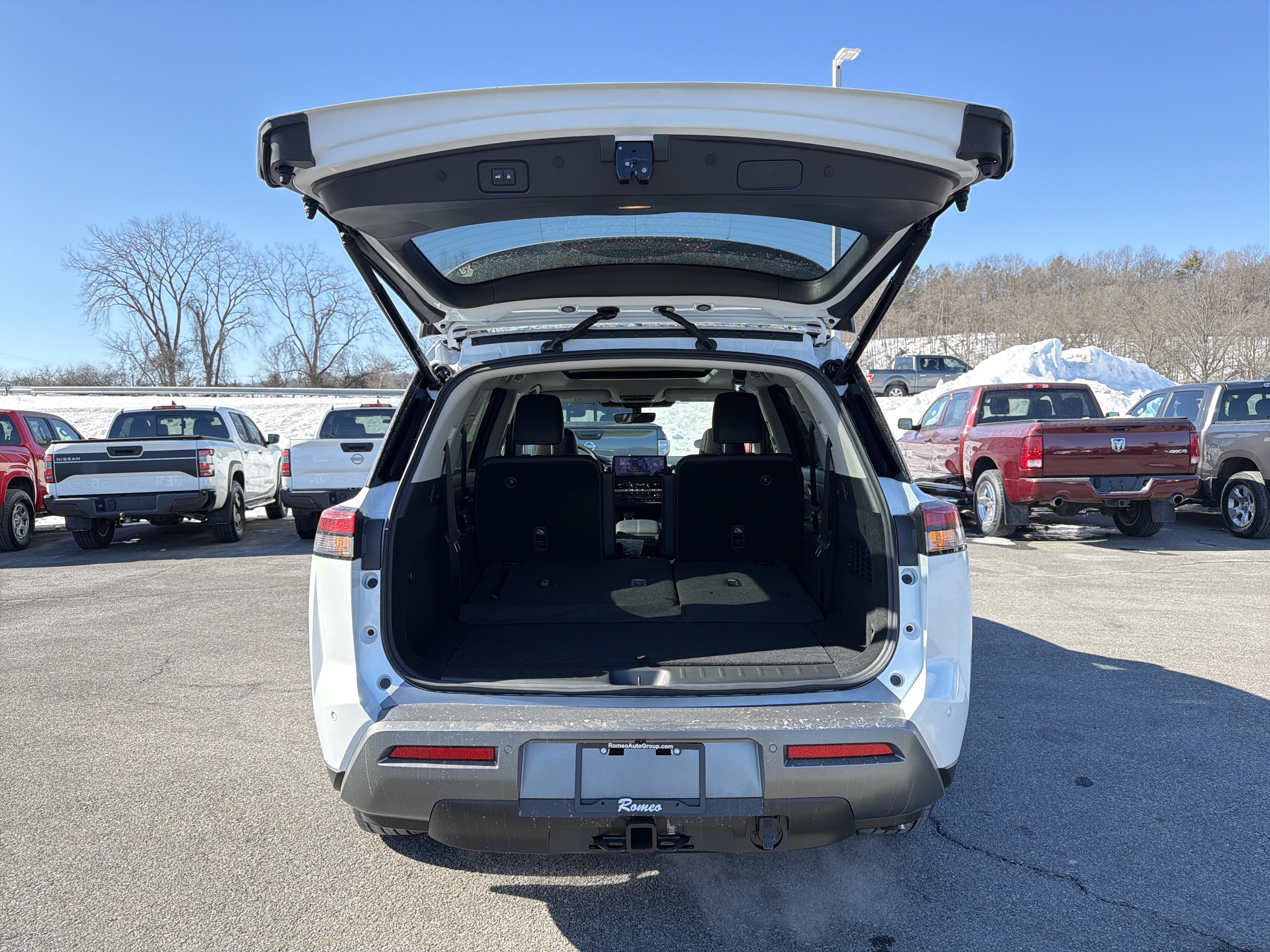 2026 Nissan Pathfinder SL